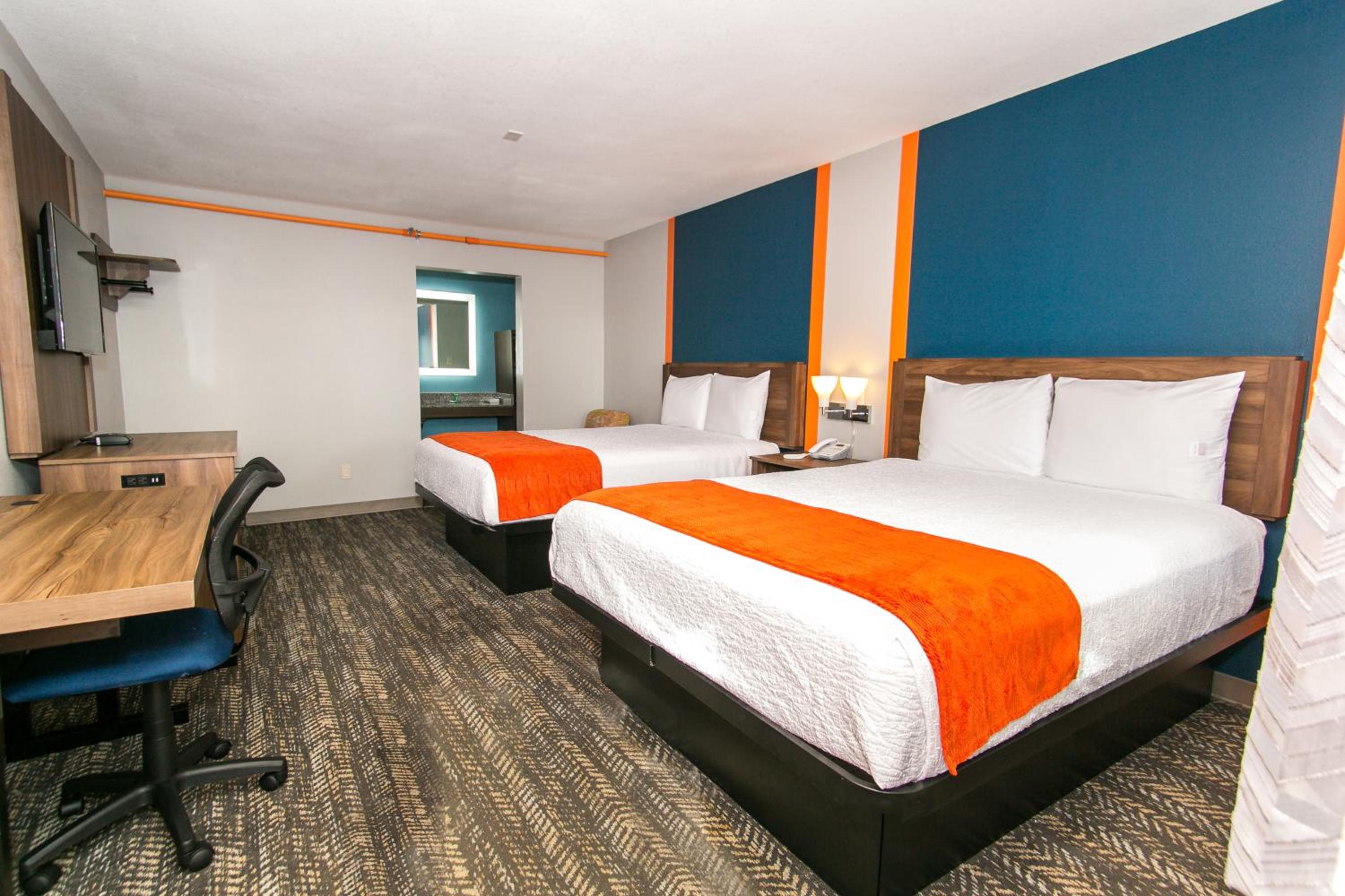 Queen Room with Two Queen Beds - Non-Smoking photo 1
