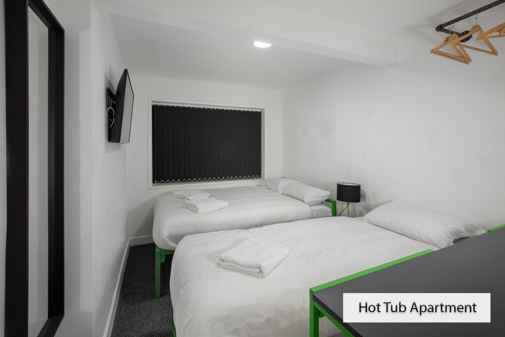 Two bed Apartment-Ground Floor-NO Seaview-Hot Tub