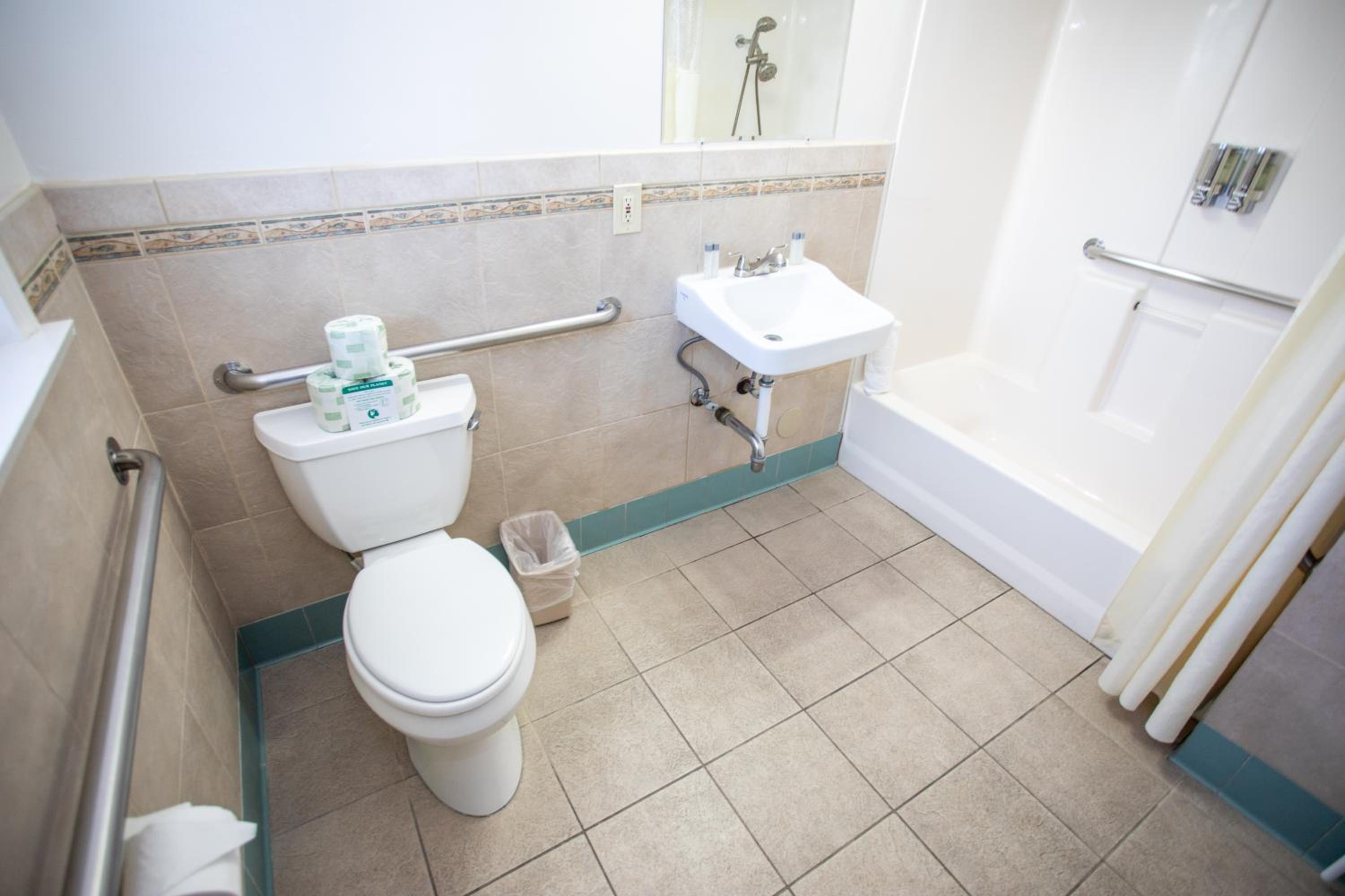 ADA Queen Room photo 2