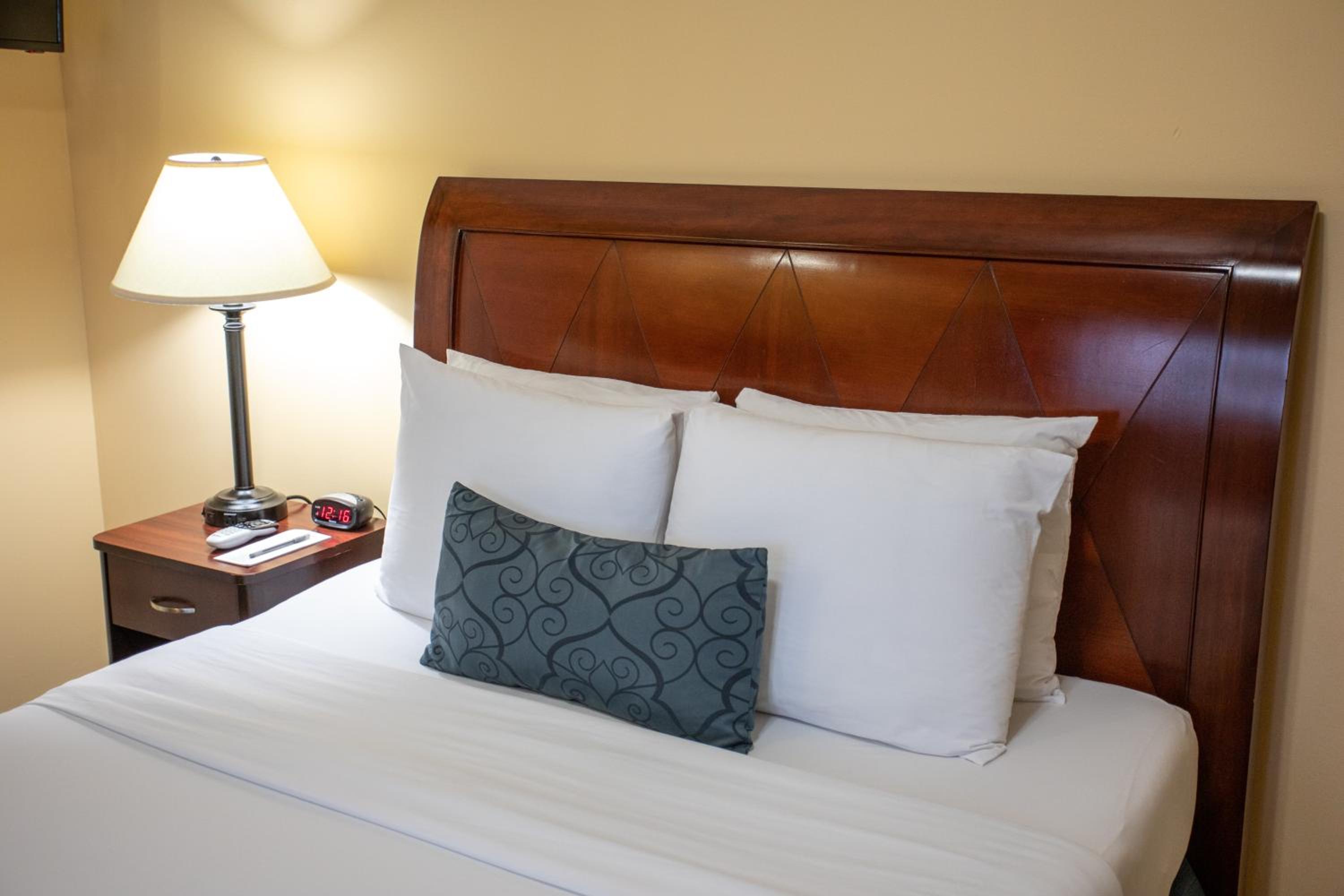Queen Room photo 1