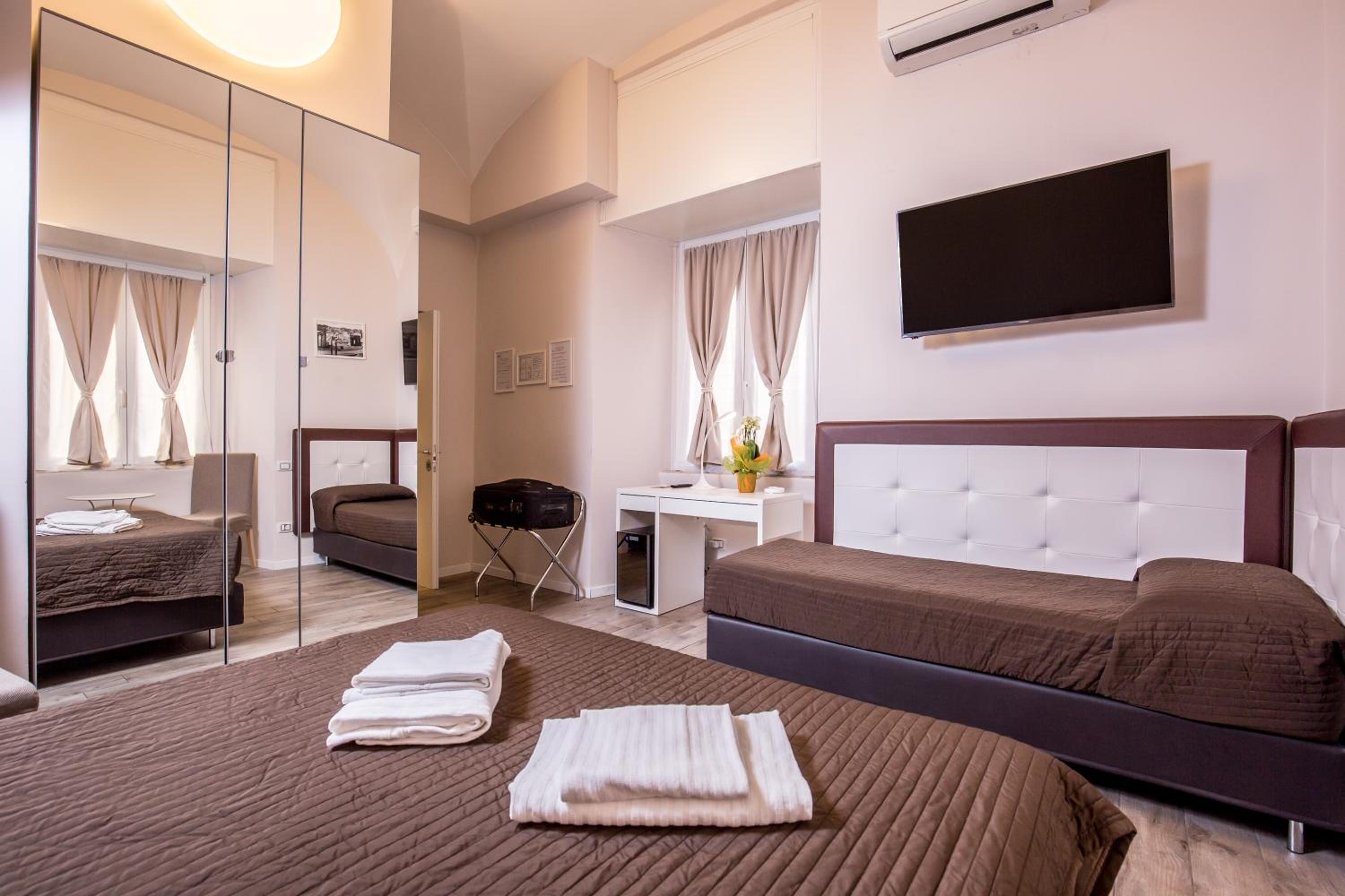 Triple Room with Private Bathroom photo 2