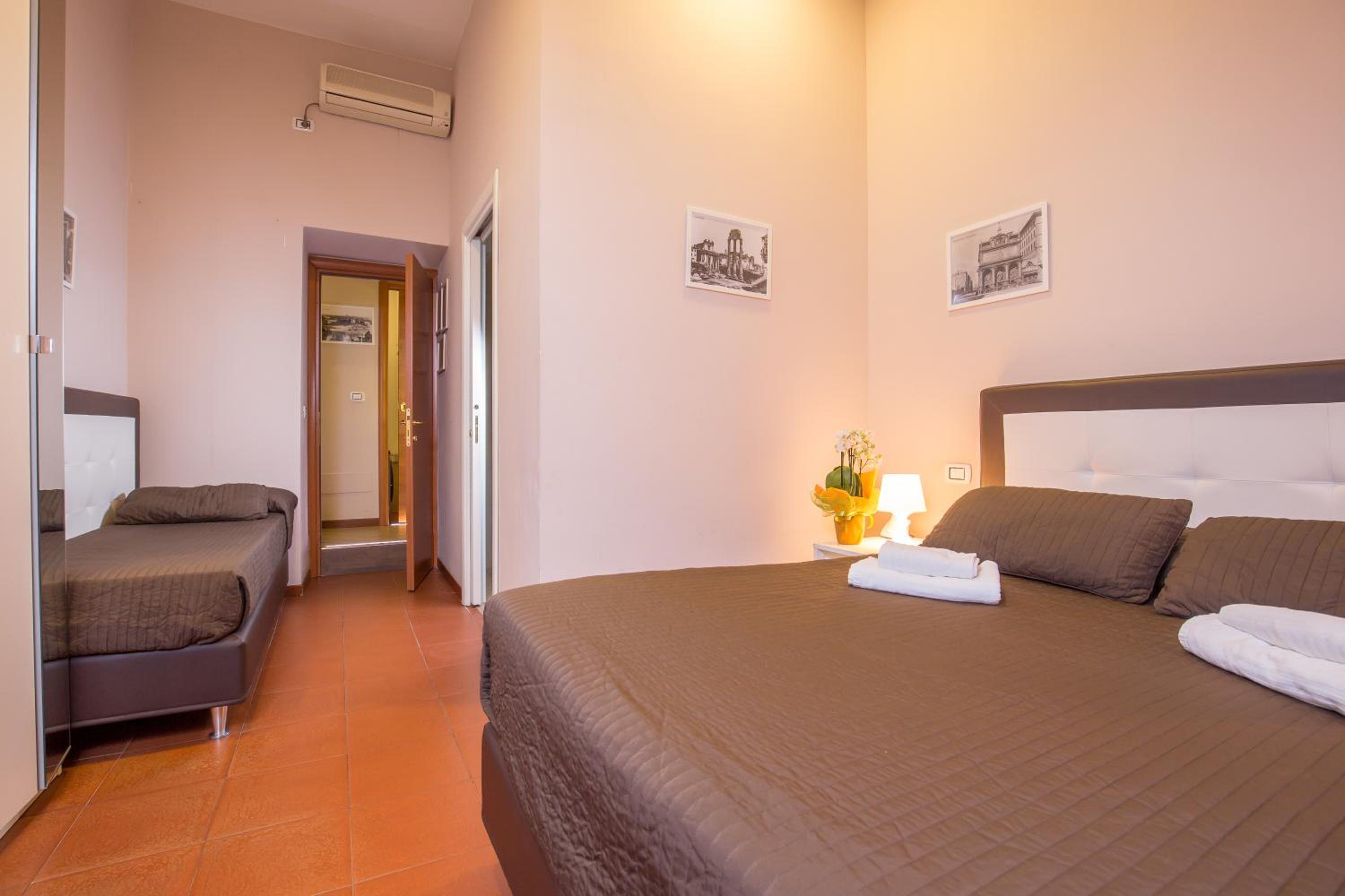 Triple Room with Private Bathroom photo 3