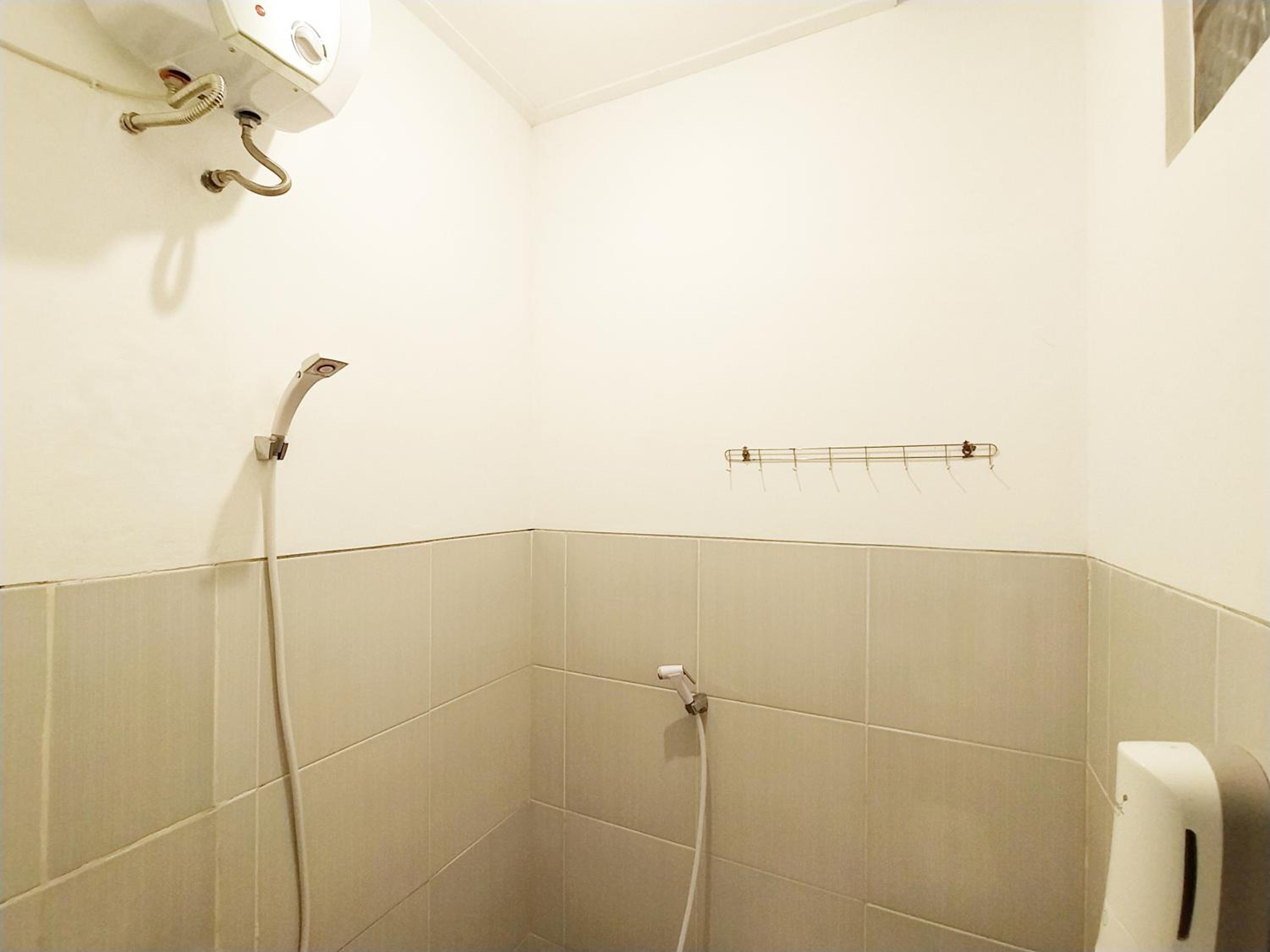 Budget Double Room - Photo 16