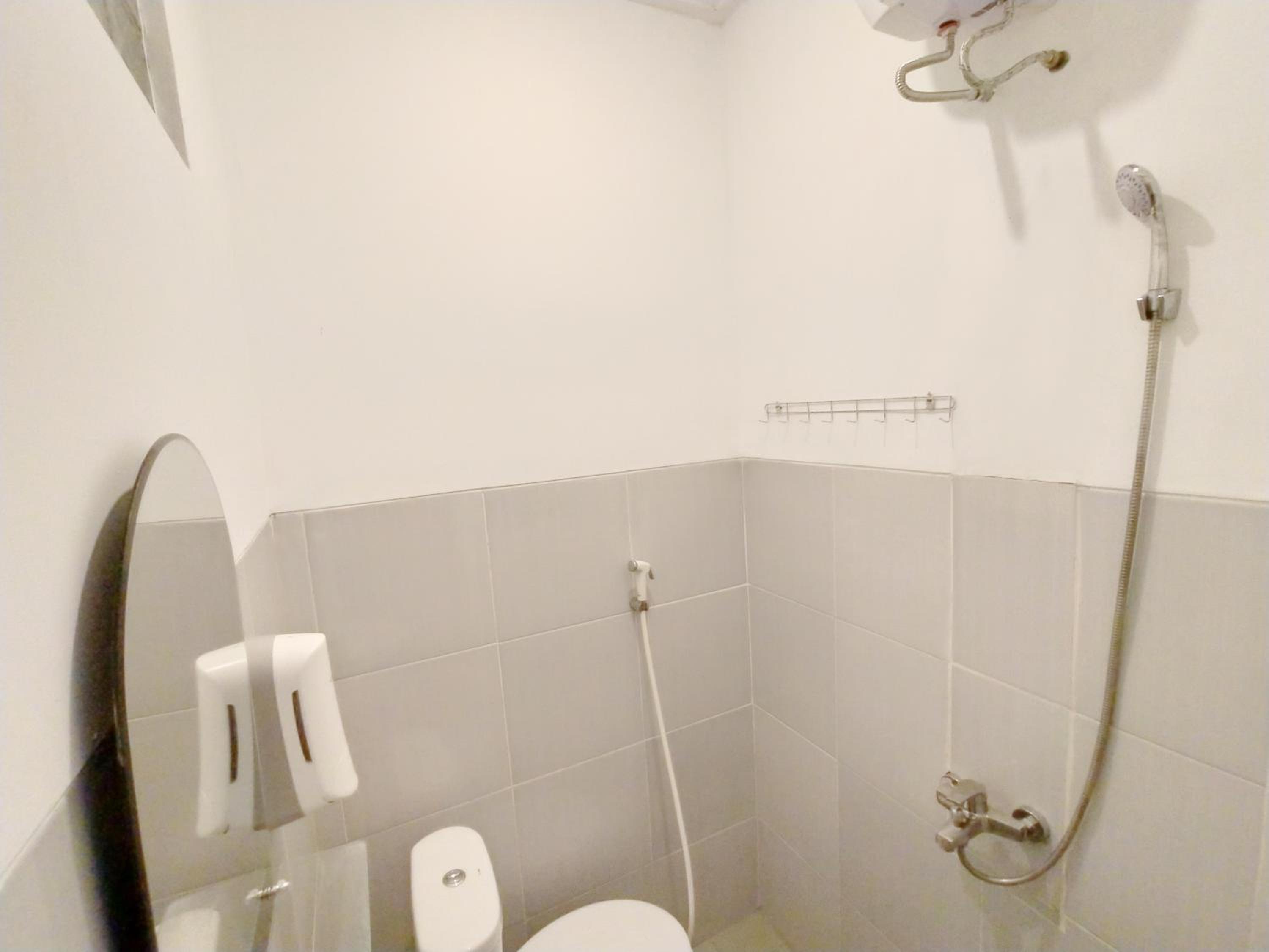 Budget Double Room - Photo 14