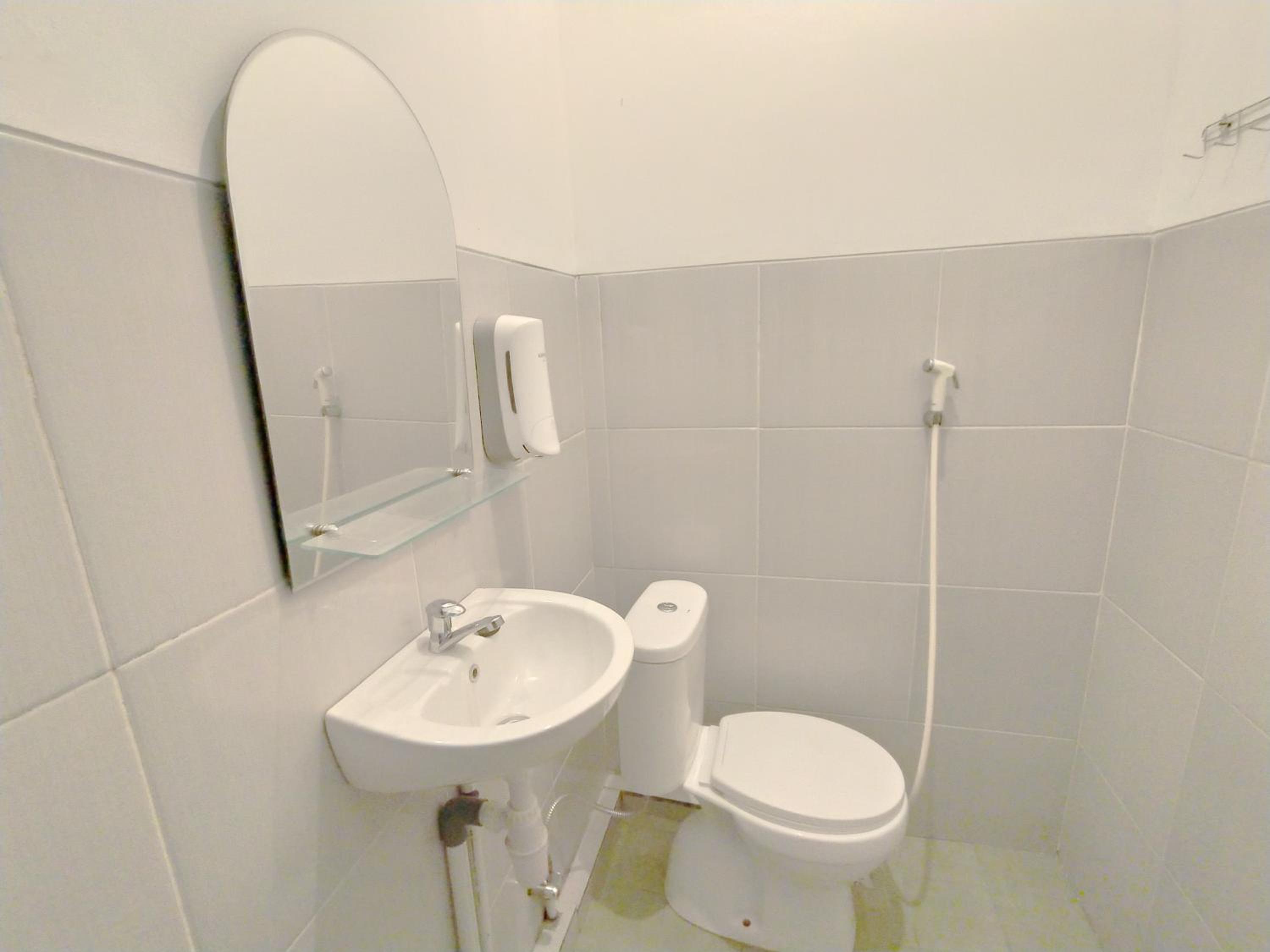 Budget Double Room - Photo 13