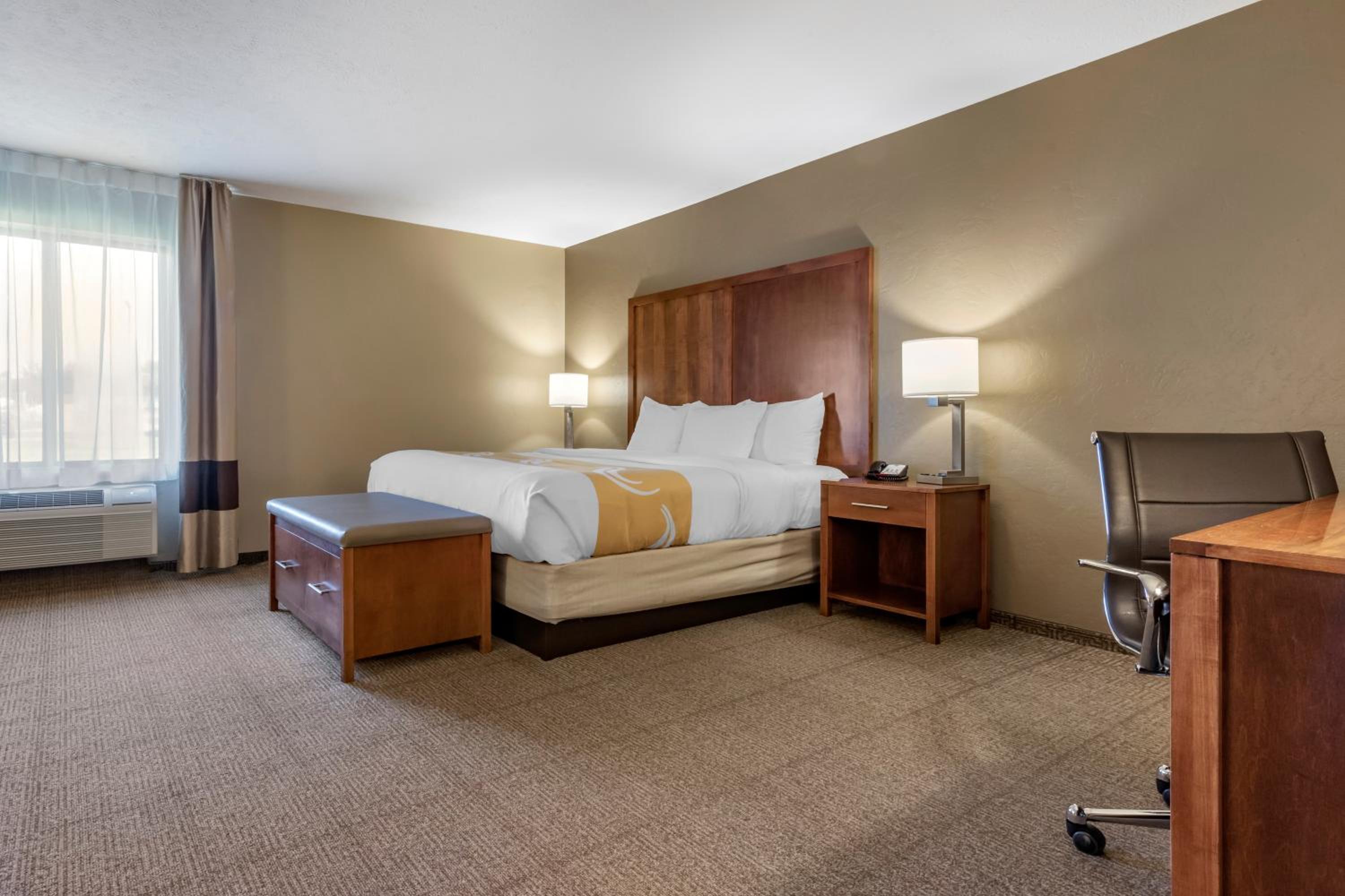 King Room - Non-Smoking - Photo 1