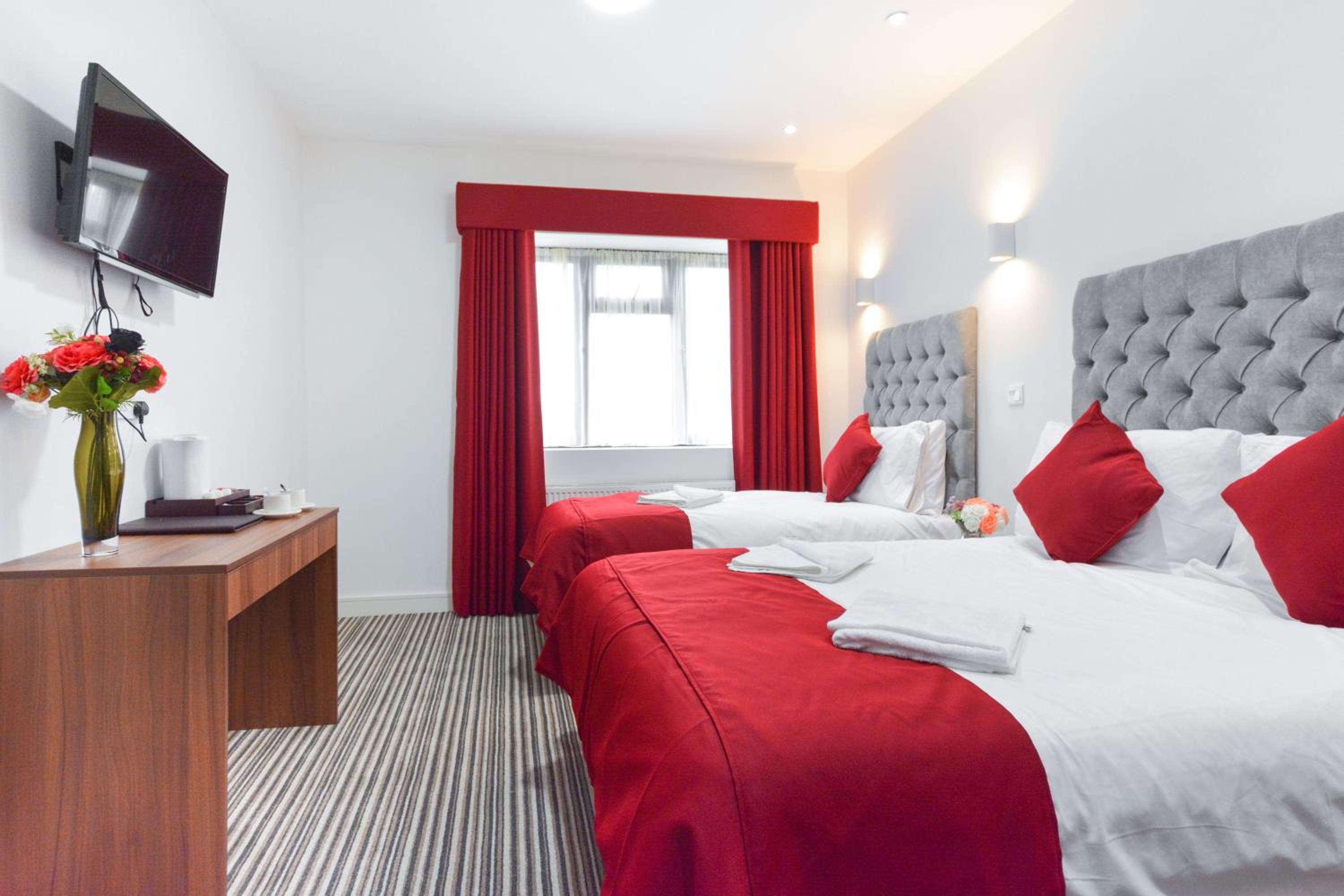 Standard Twin Room - Photo 1