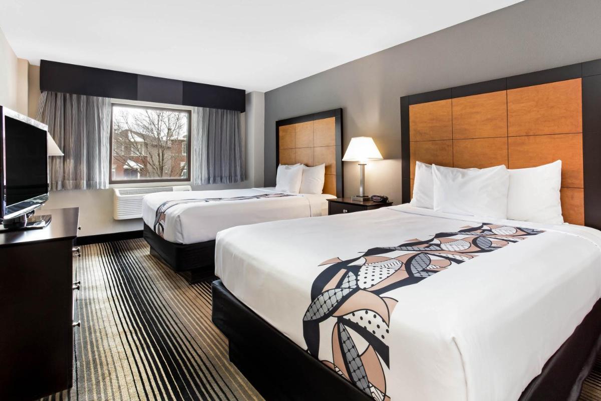 Queen Suite with Two Queen Beds