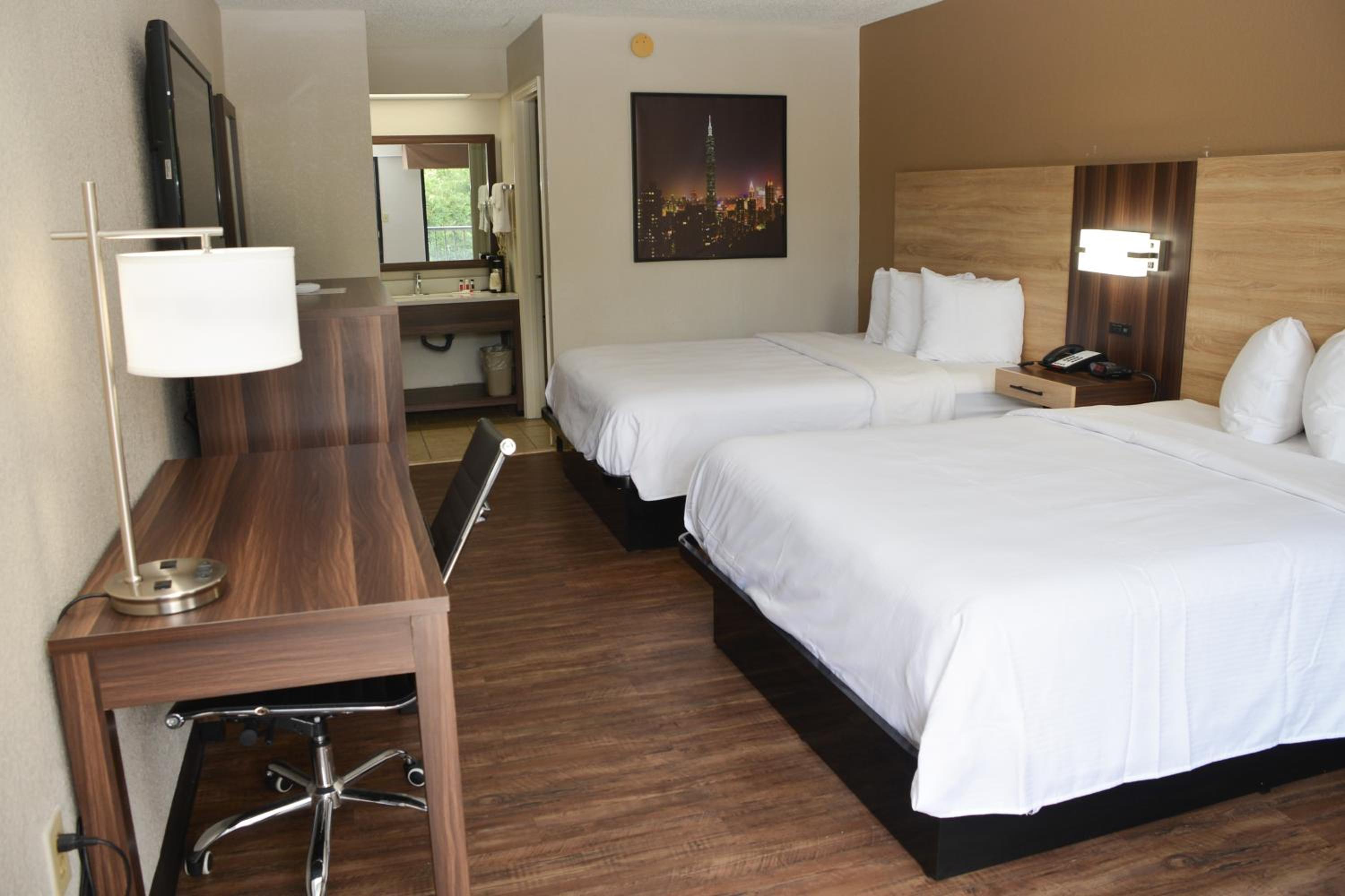 Queen Room with Two Queen Beds - Non-Smoking - Photo 1
