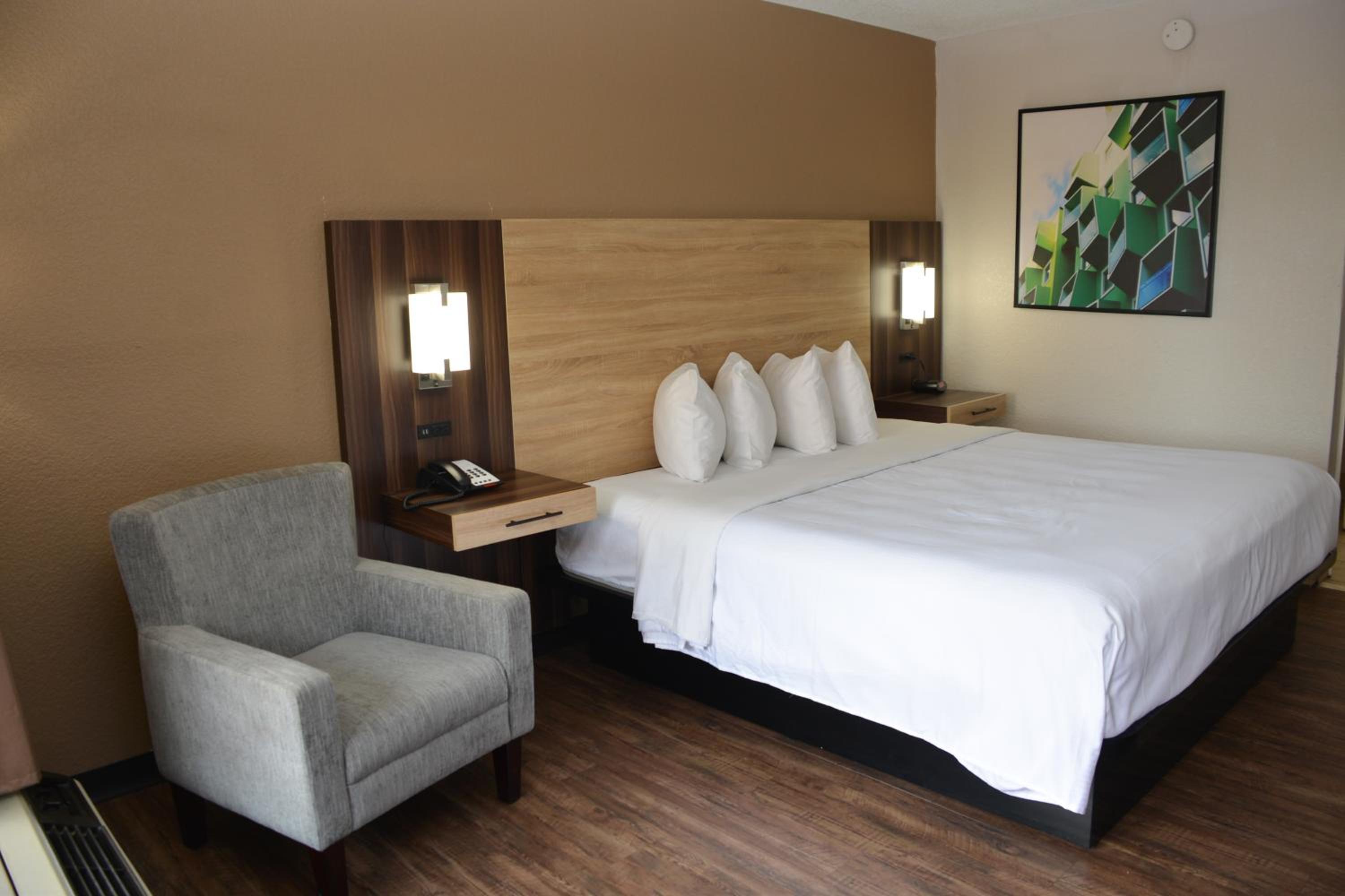 King Room - Non-Smoking - Photo 1