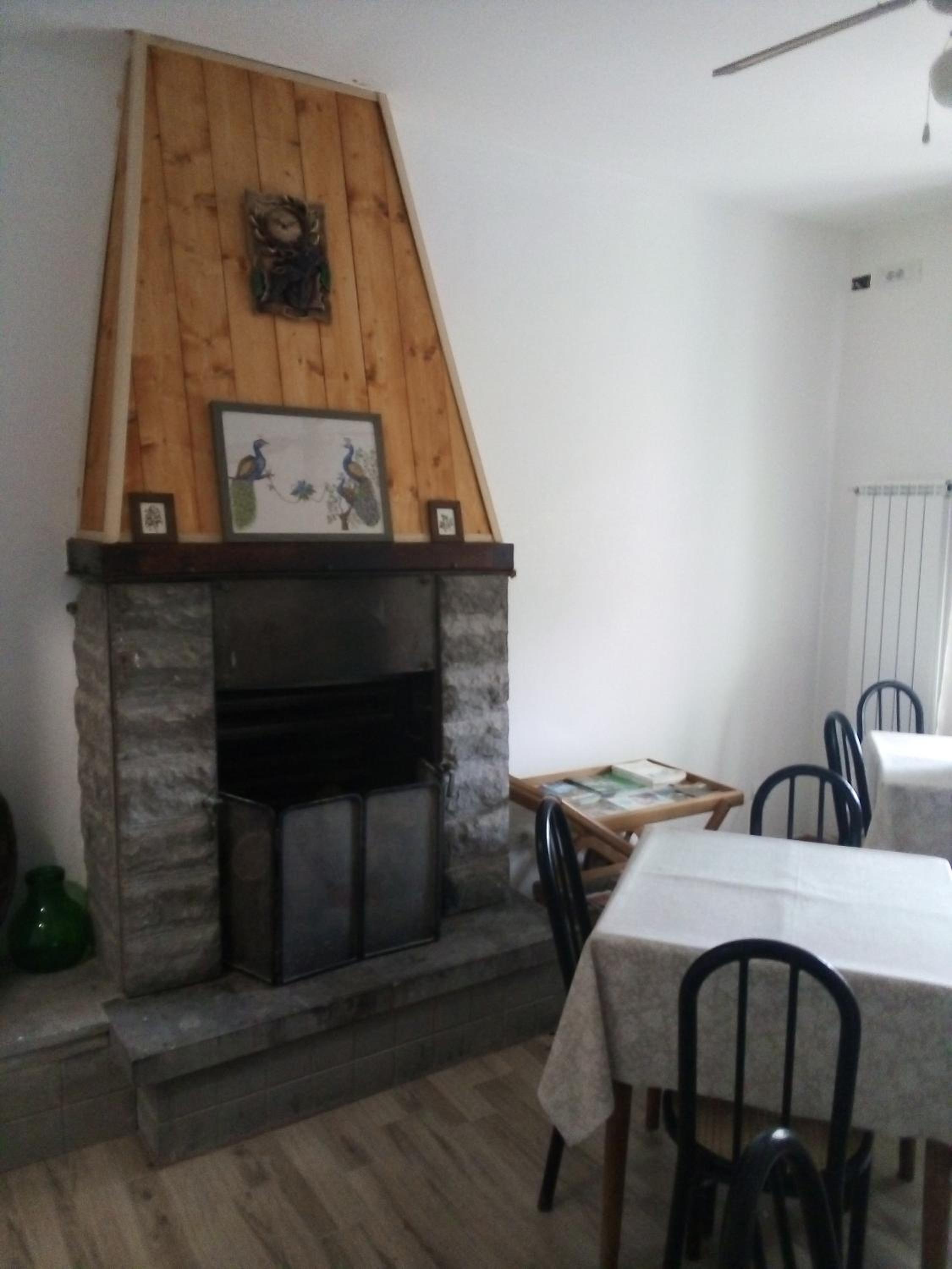 Deluxe Room (2 Adults + 1 Child) - Photo 9