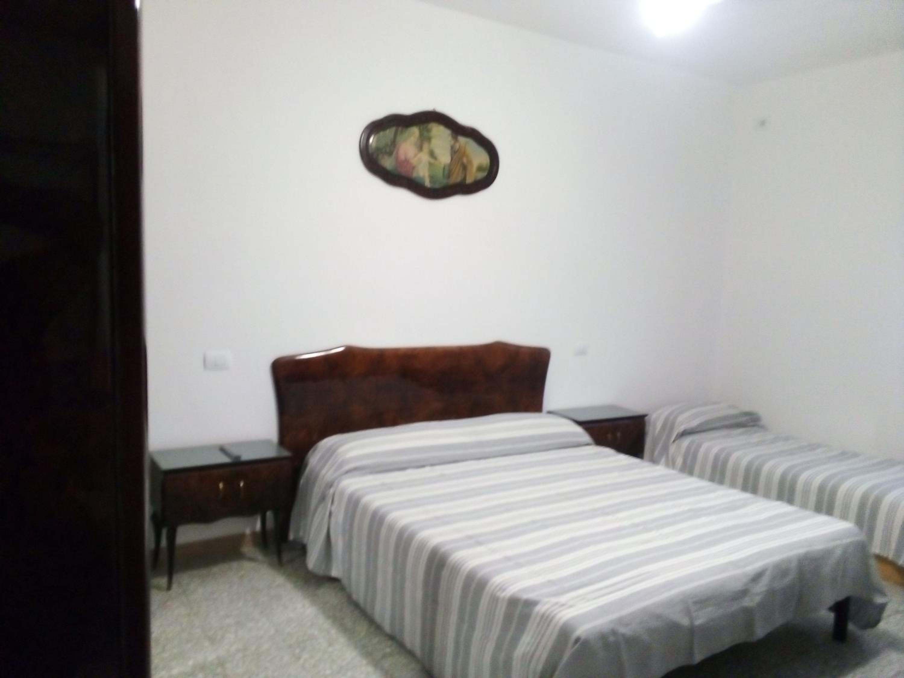 Deluxe Room (2 Adults + 1 Child) - Photo 1