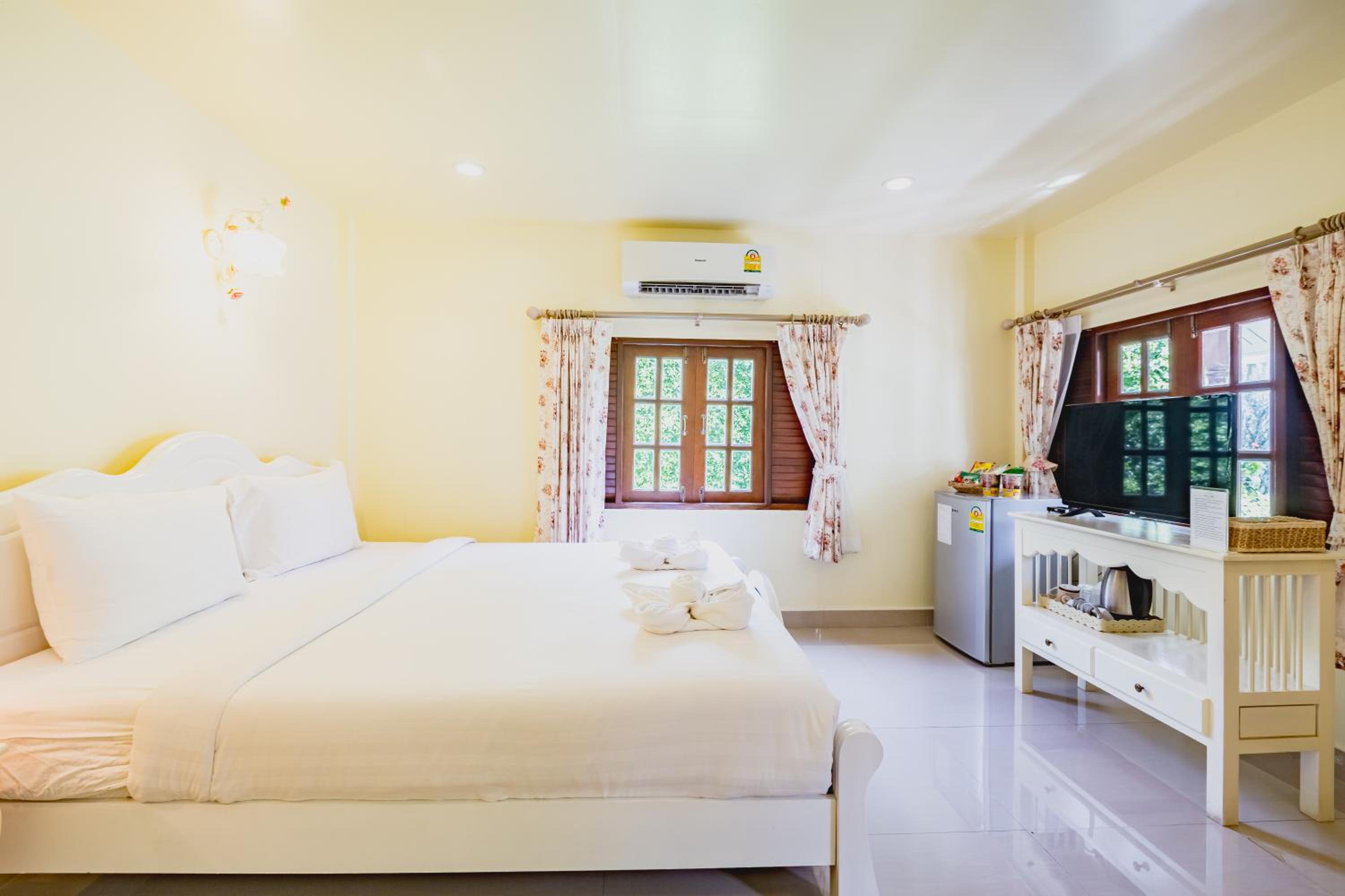 Superior King Room - Photo 7