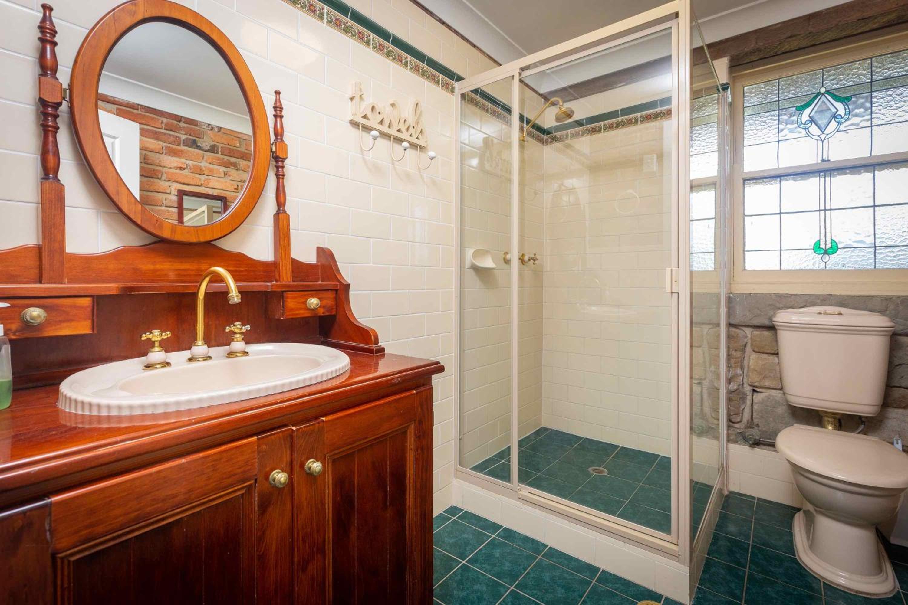 Five-Bedroom House photo 3