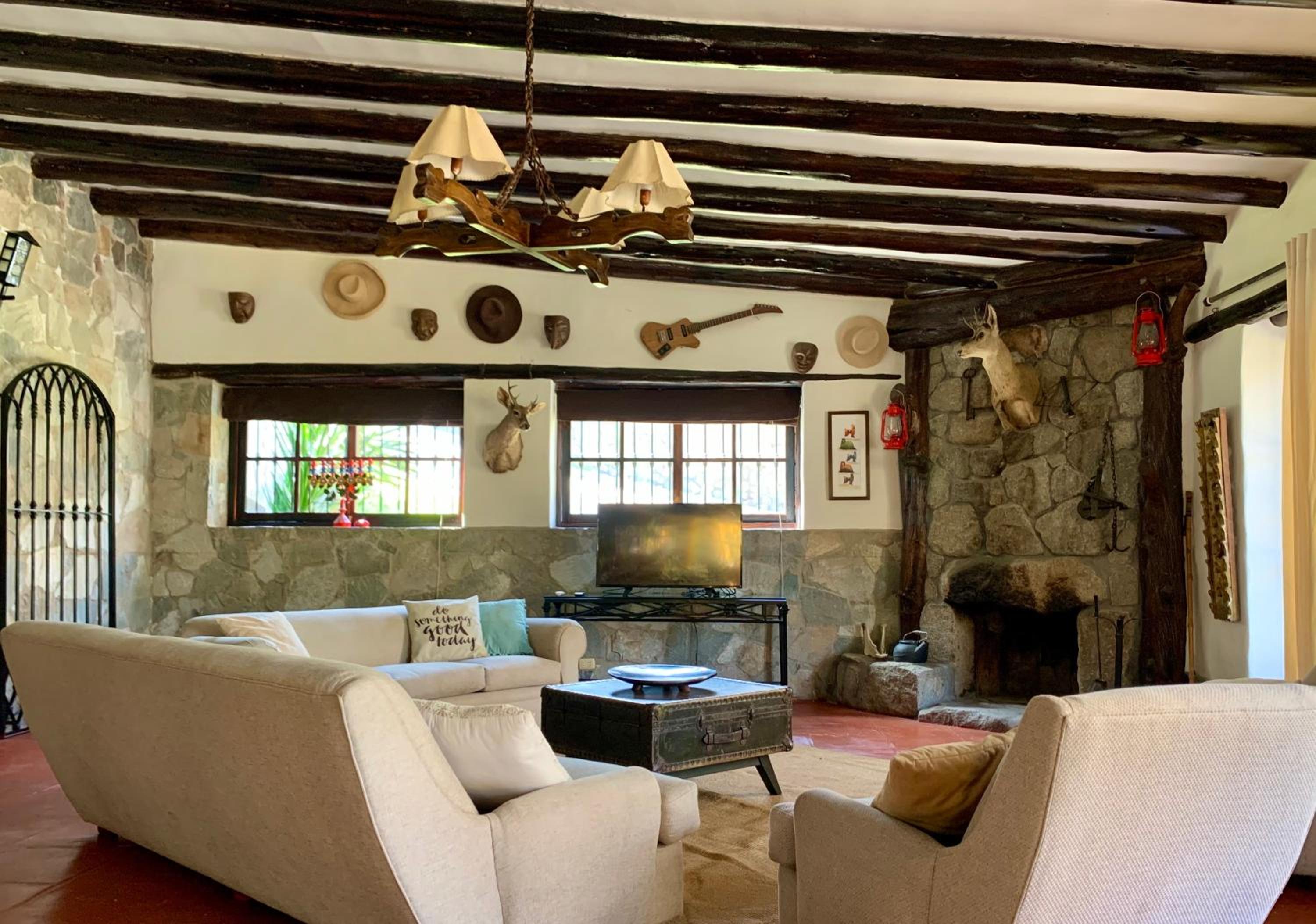 Seven-Bedroom House photo 3