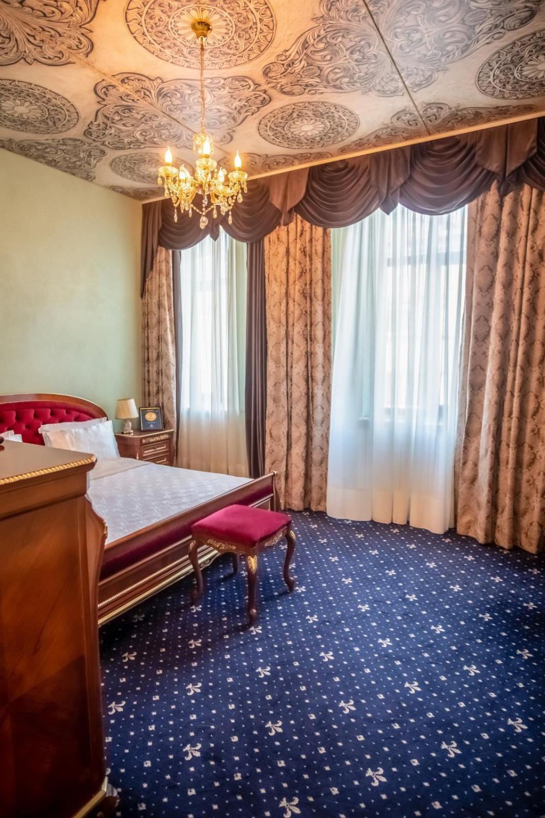 King Suite with Spa Bath