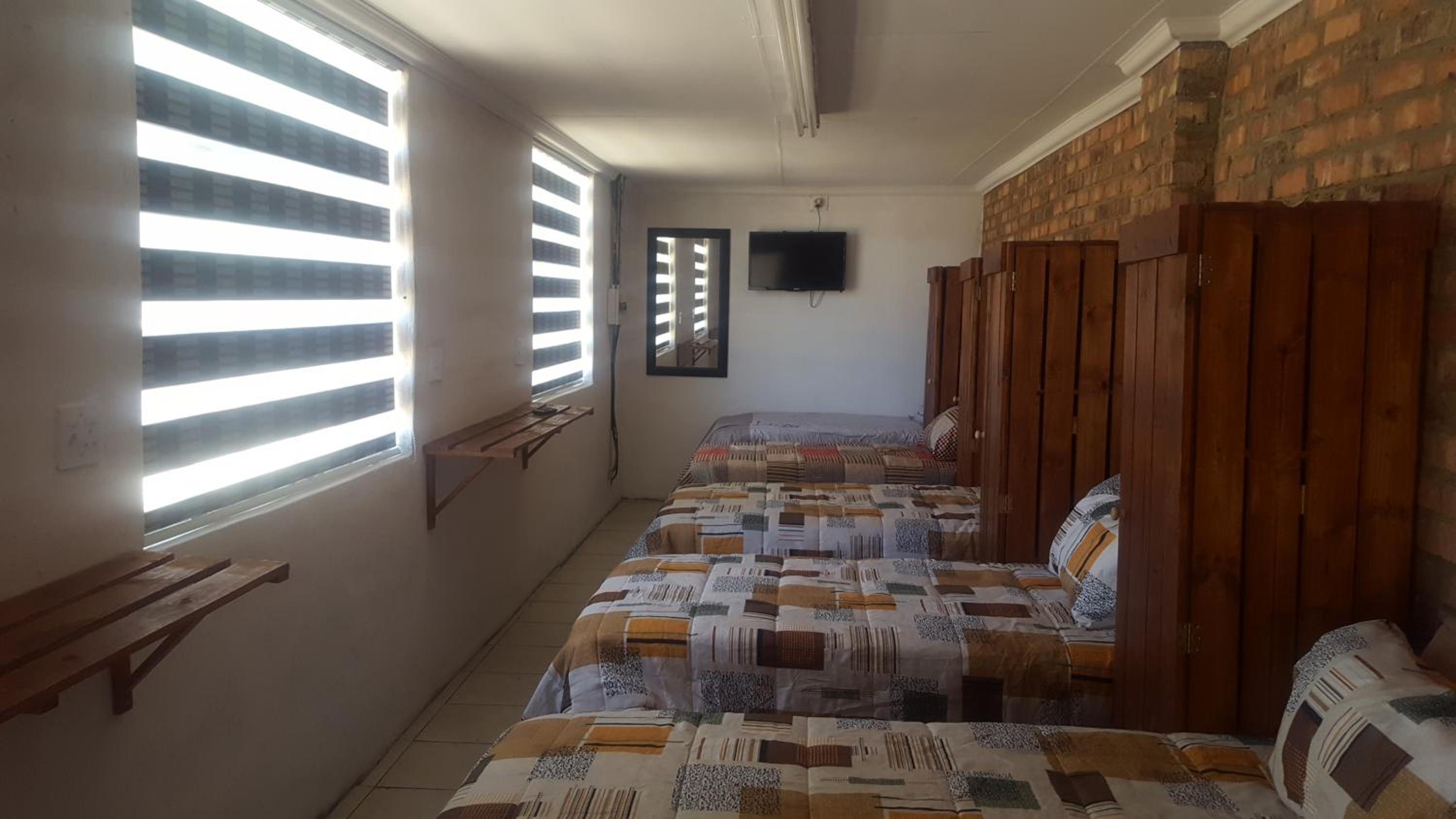 6-Bed Mixed Dormitory Room photo 1