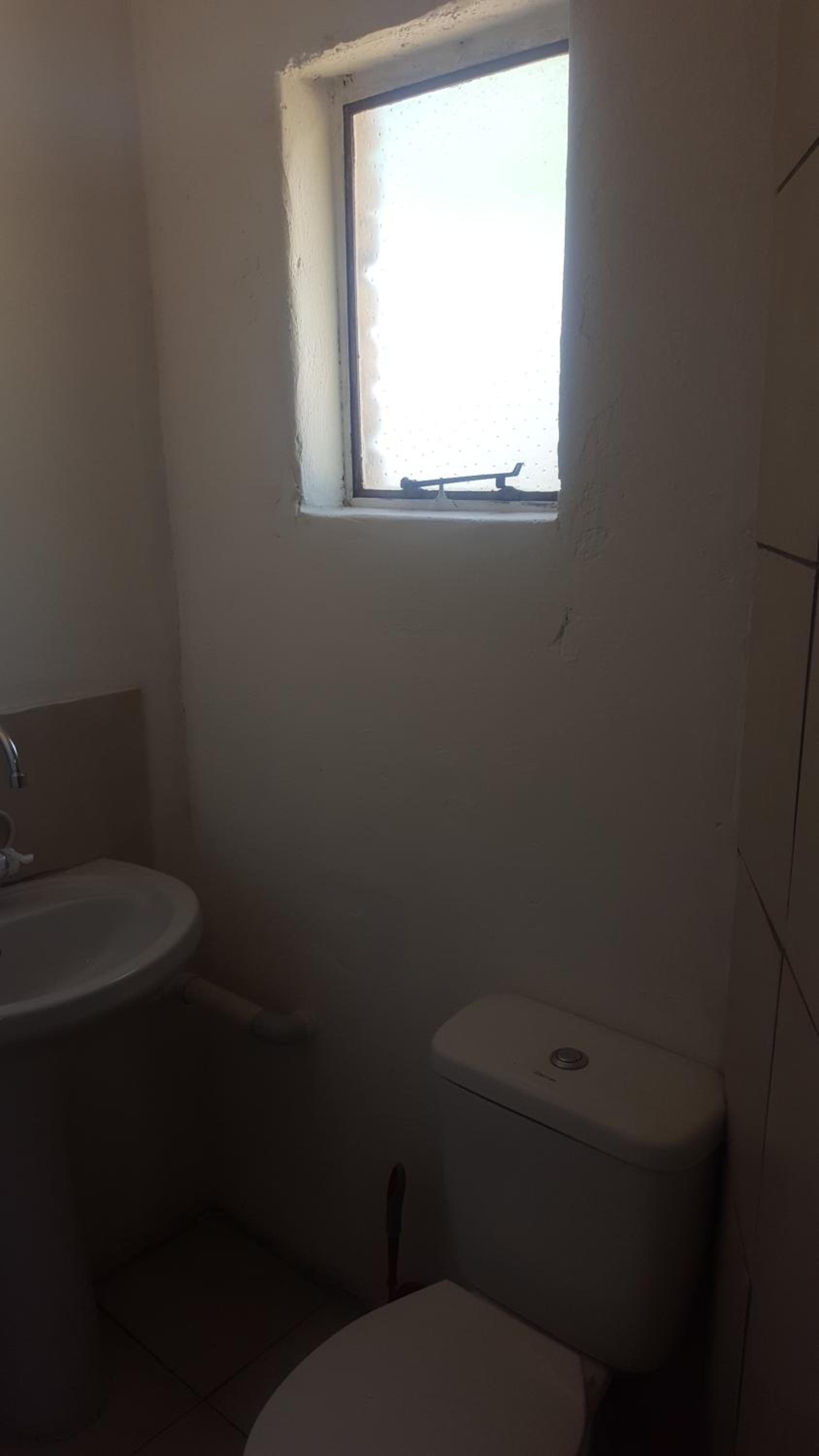 6-Bed Mixed Dormitory Room photo 2