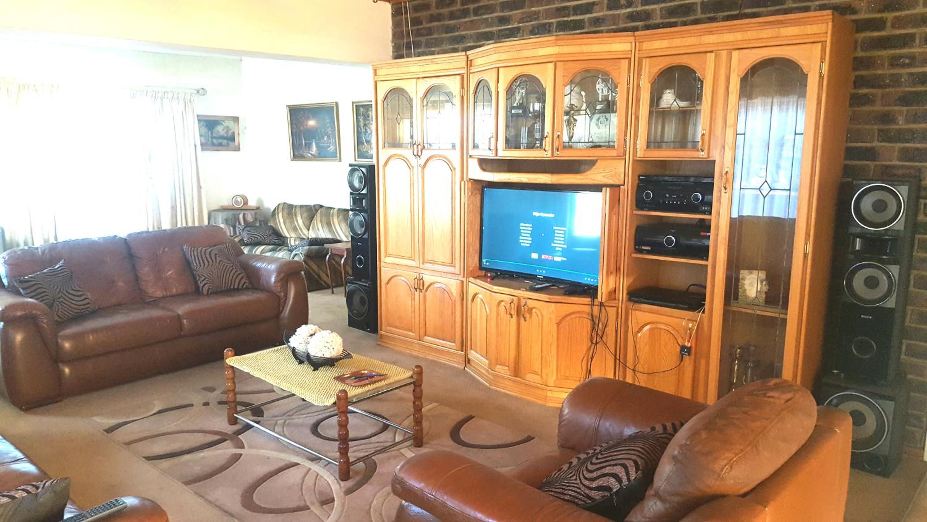 Four-Bedroom House photo 3