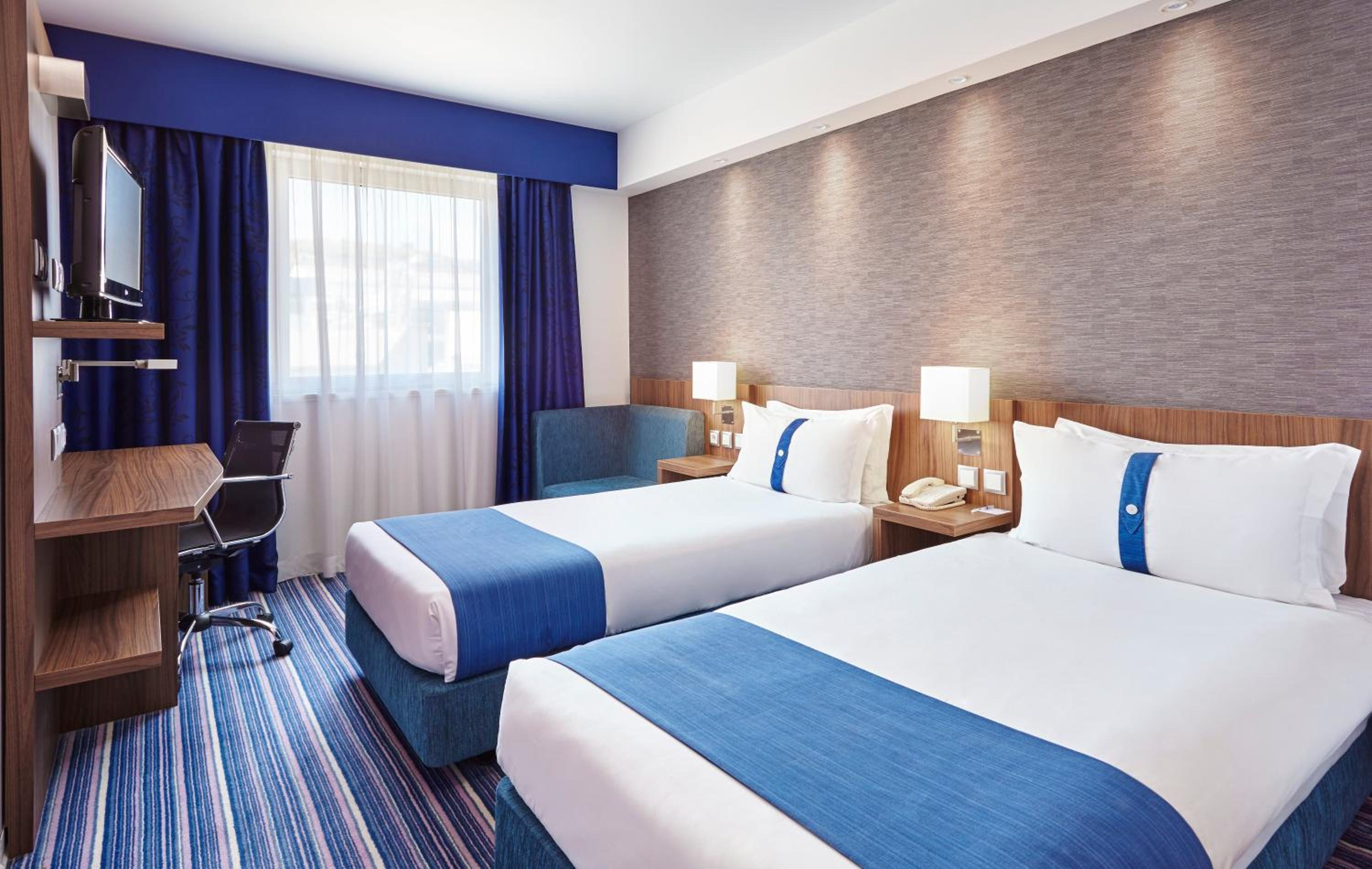 Standard Twin Room with Free Breakfast - Photo 3