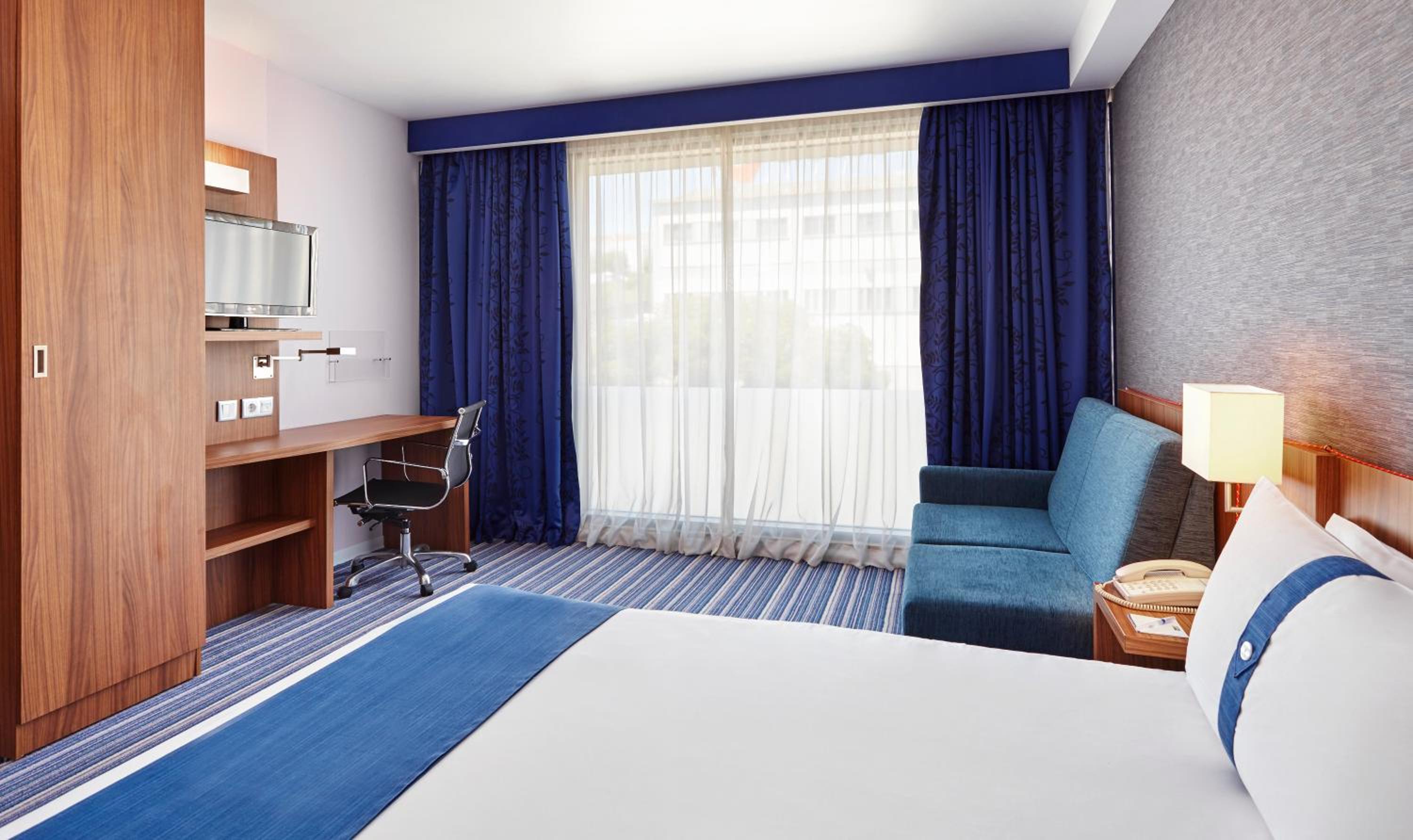 Standard Double Room with Sofa Bed - Photo 6