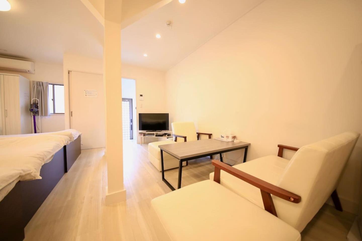 One-Bedroom Apartment photo 1