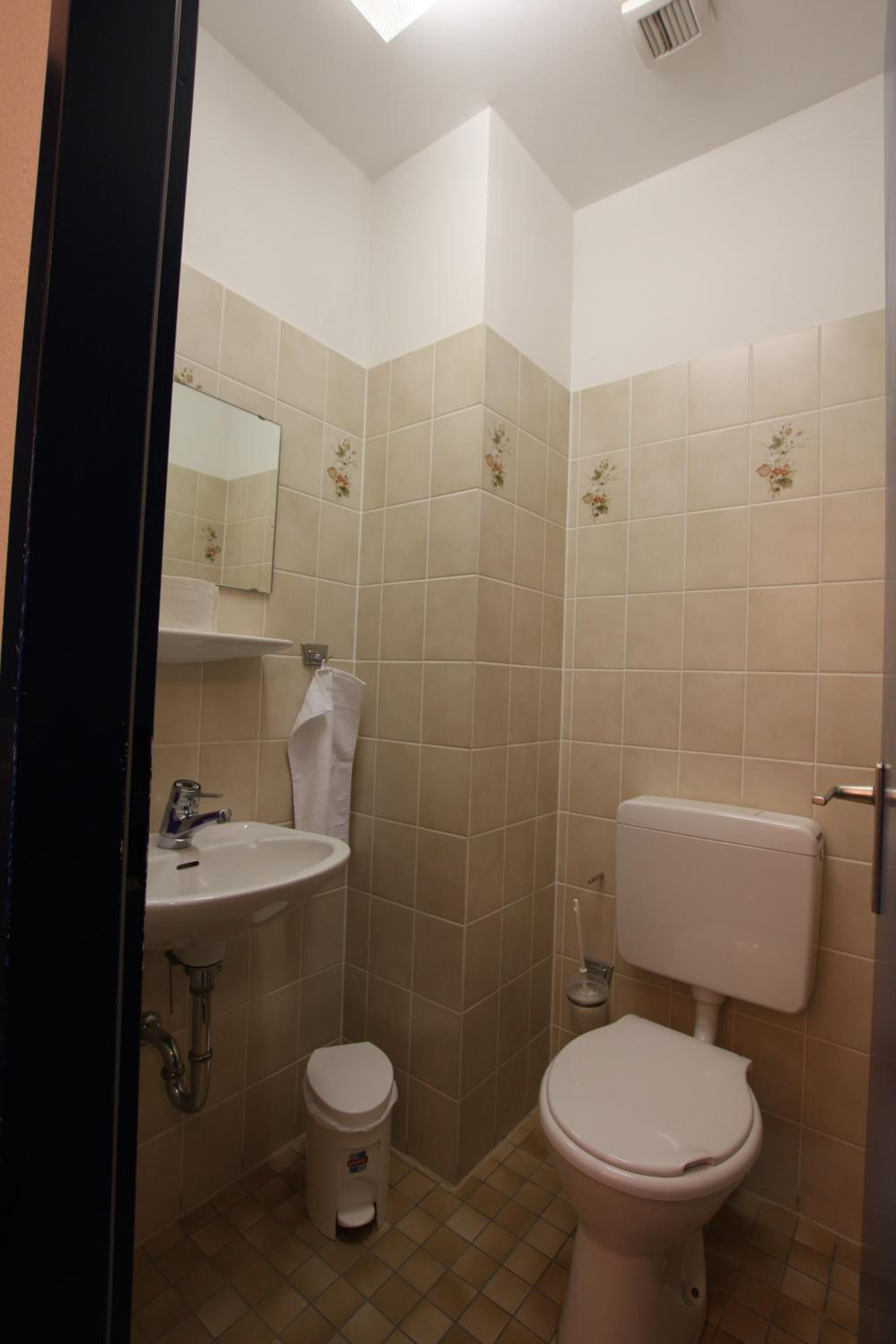 Queen Room with Balcony photo 3