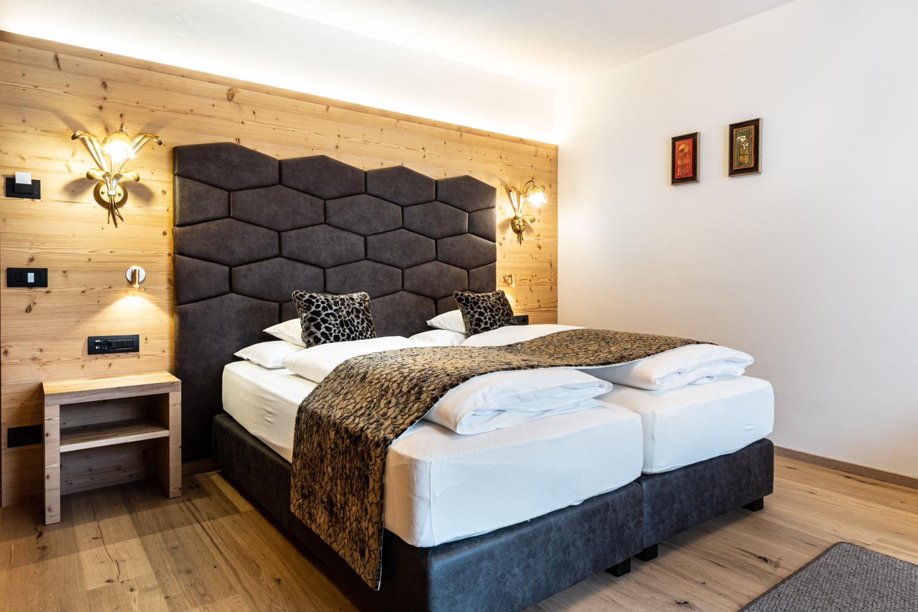 Deluxe Double or Twin Room photo 2