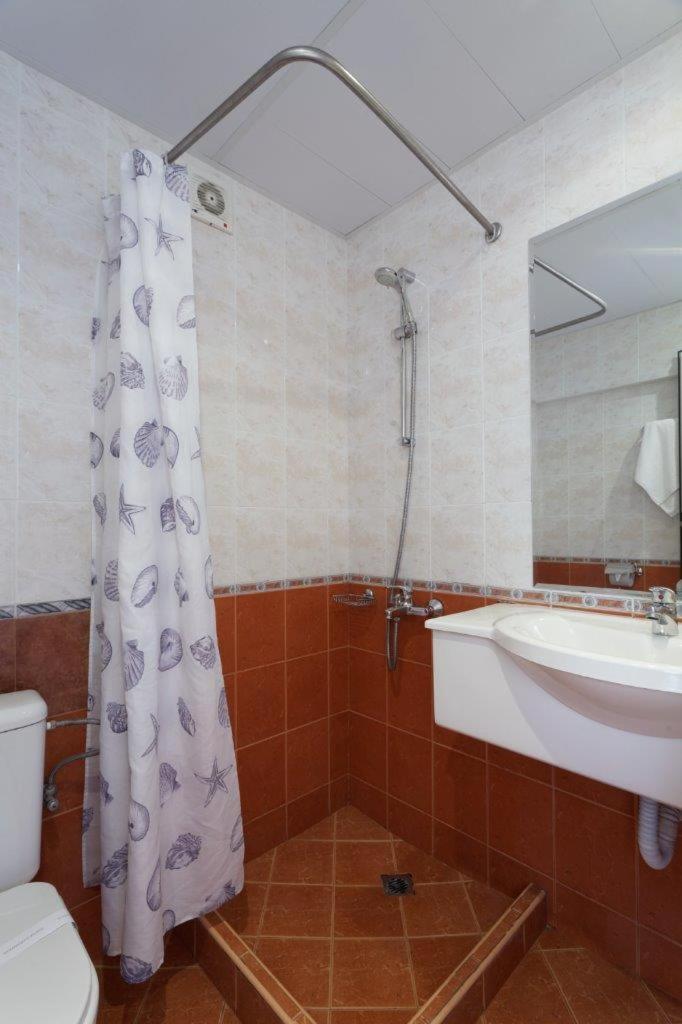 Double Room with Balcony - Photo 3