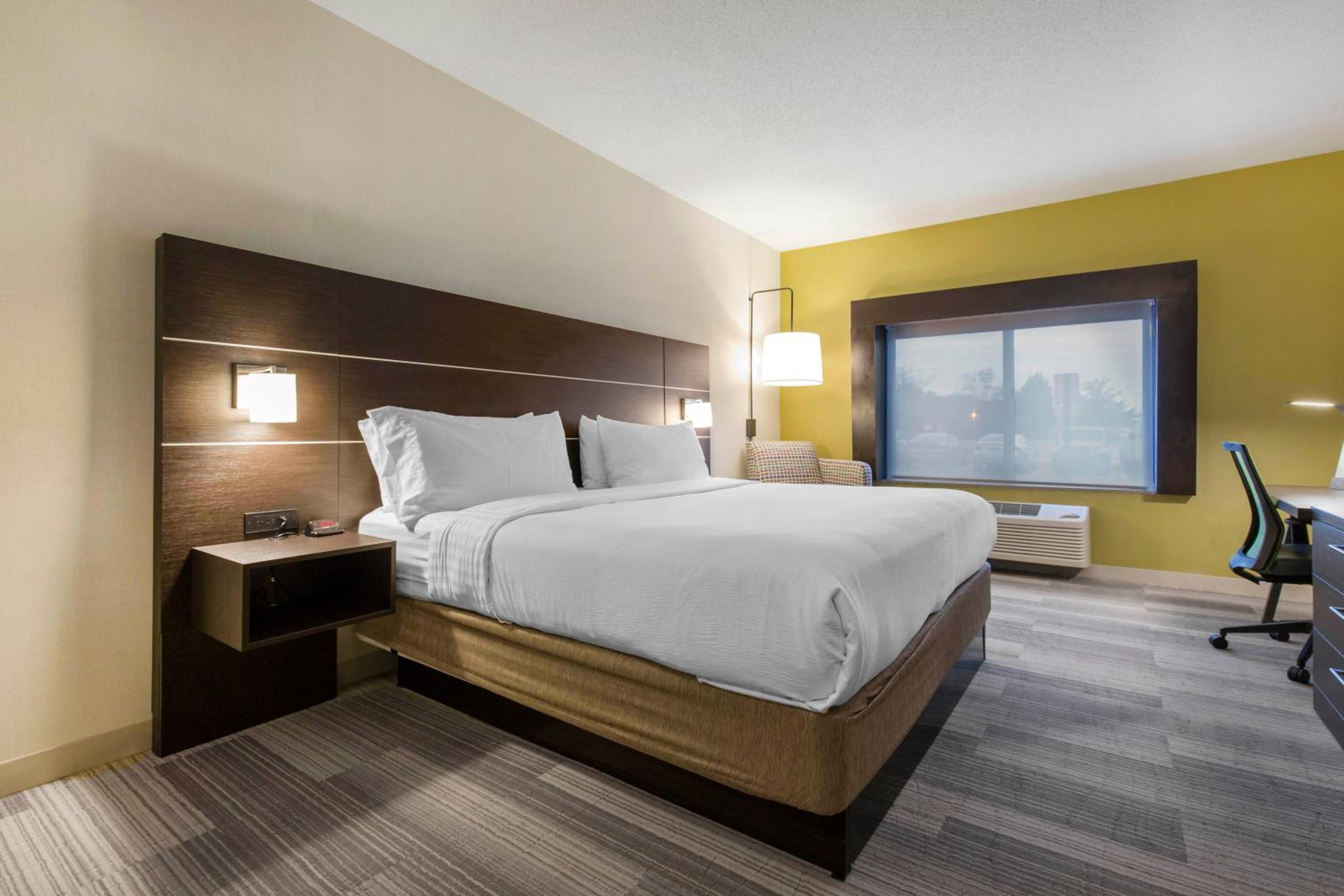 Standard King Room - Photo 1