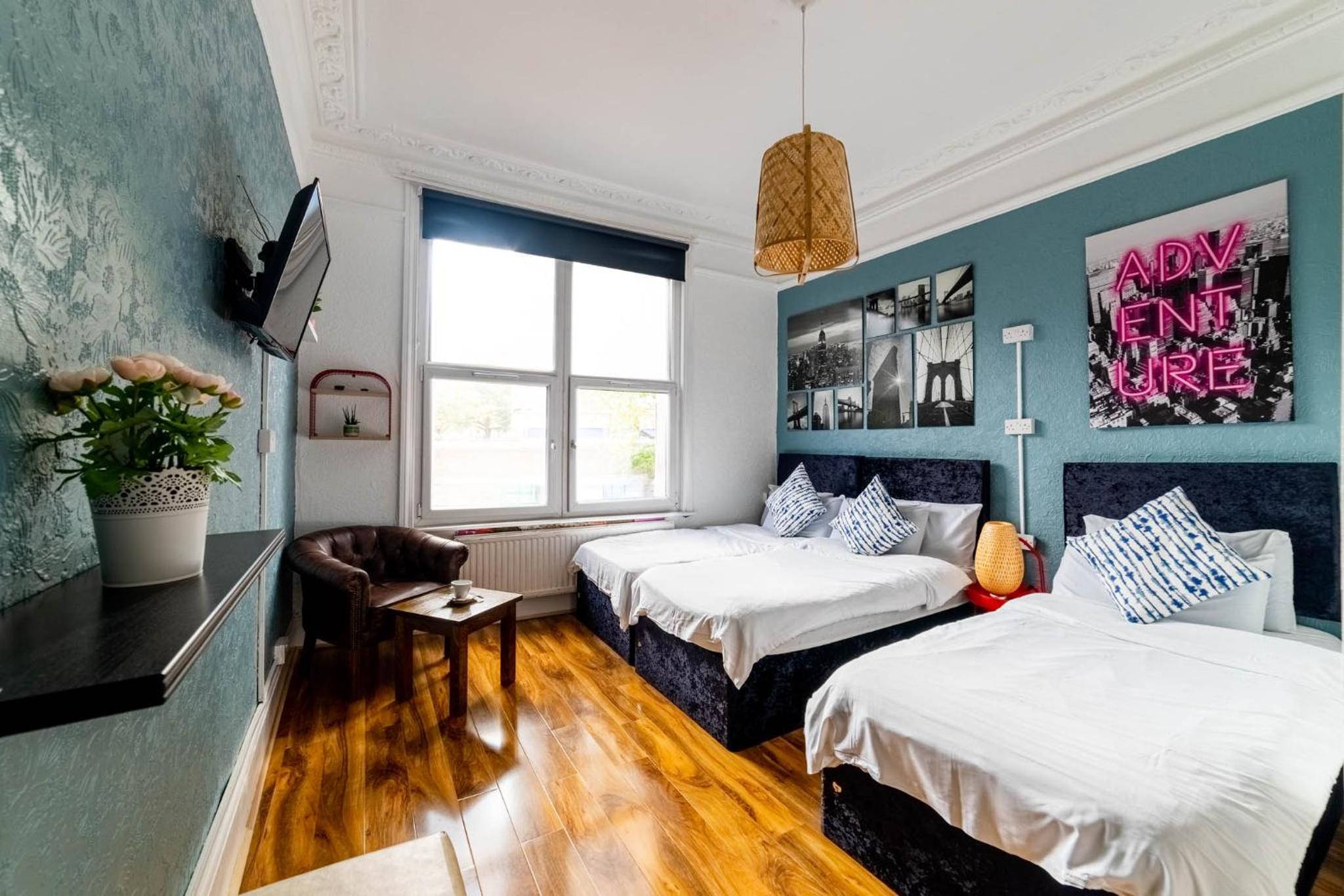 Basic Triple Room with Shared Bathroom photo 3