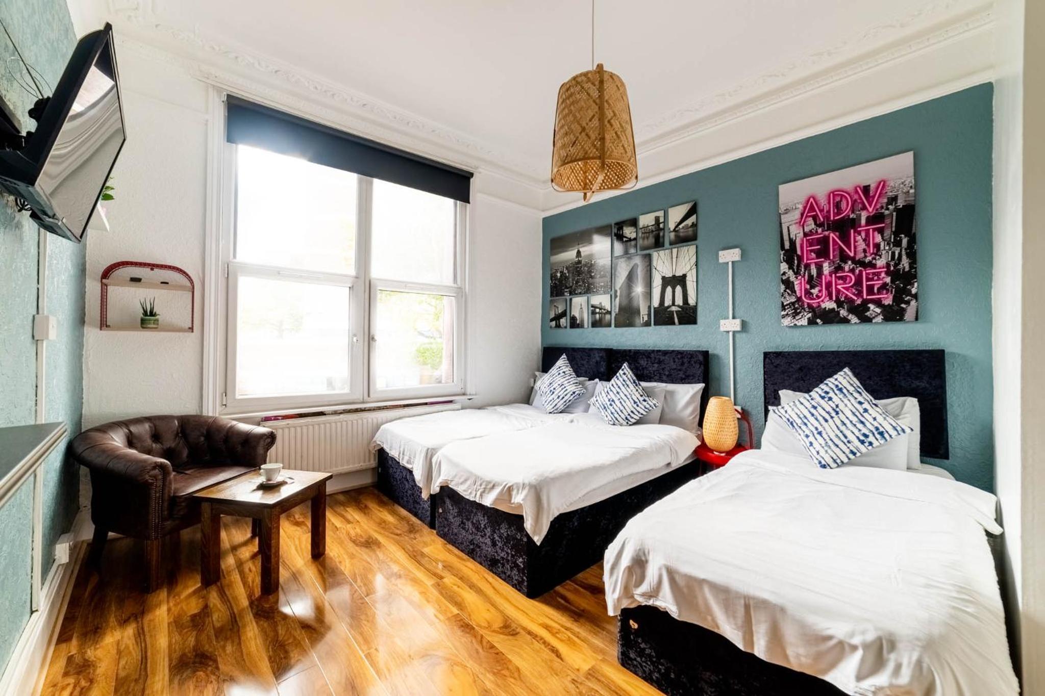 Basic Triple Room with Shared Bathroom photo 1