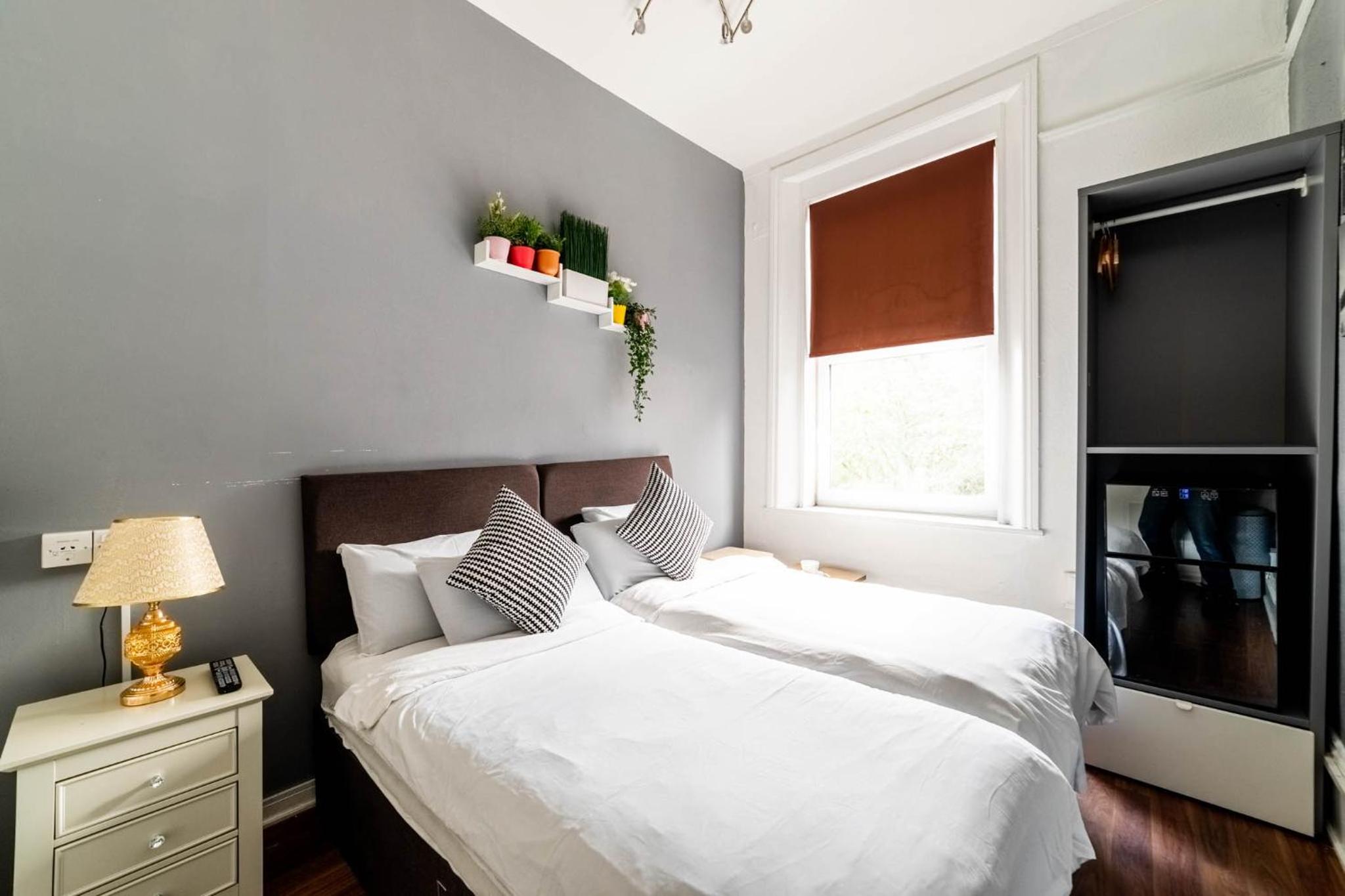 Double or Twin Room with Shared Bathroom photo 2