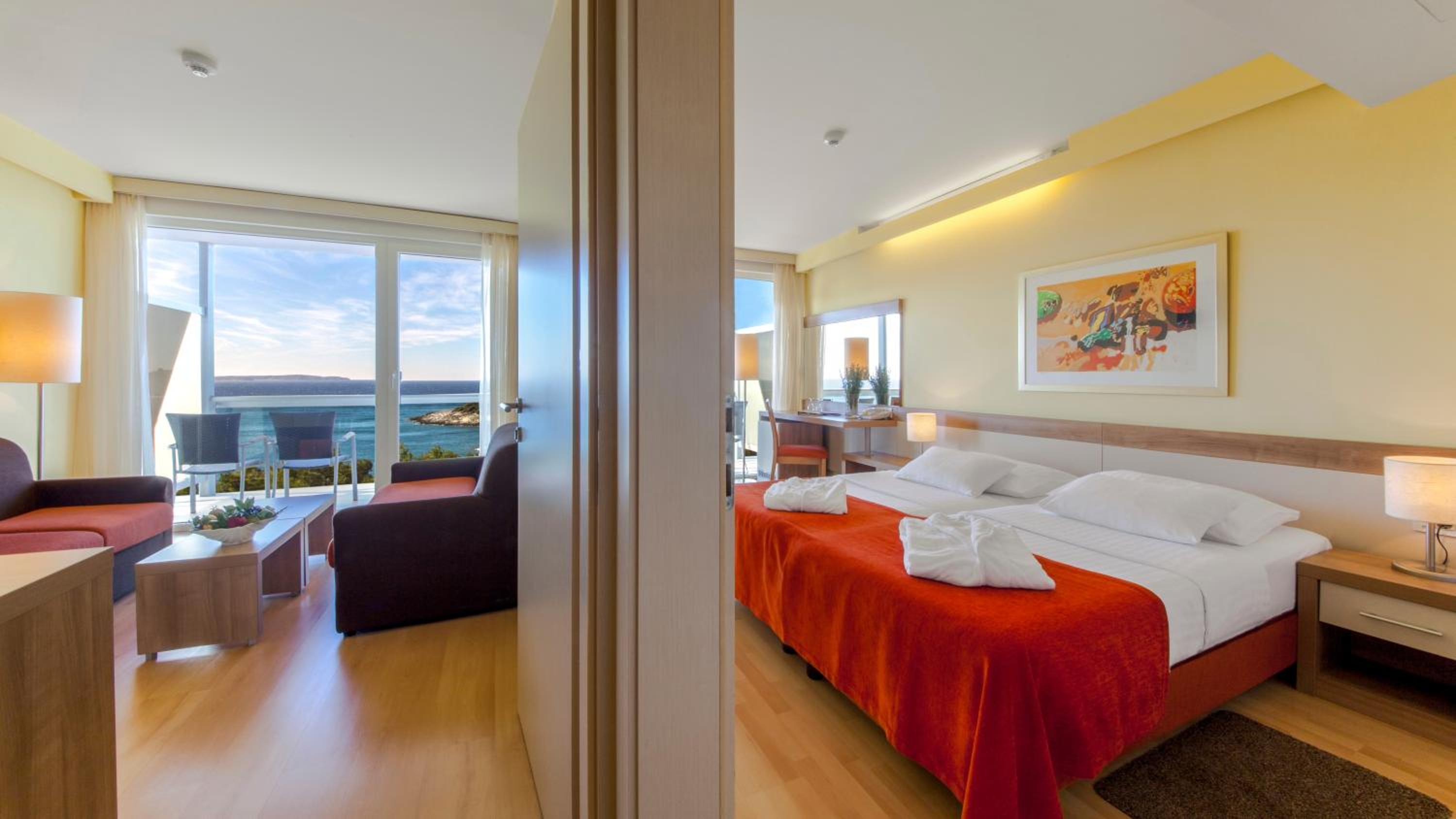 Suite with Balcony and Sea Side - Photo 1