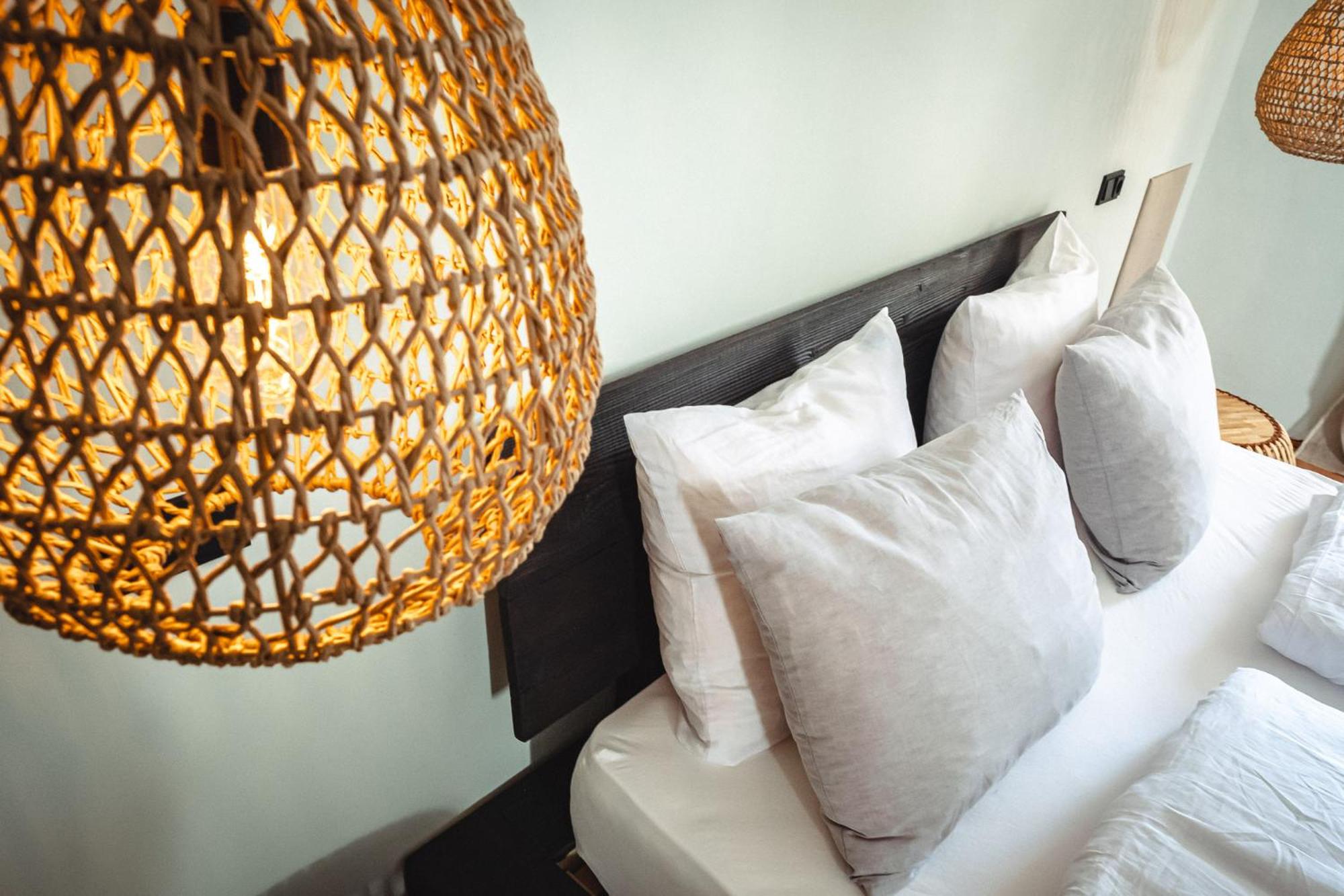 Large Double Room - Photo 5