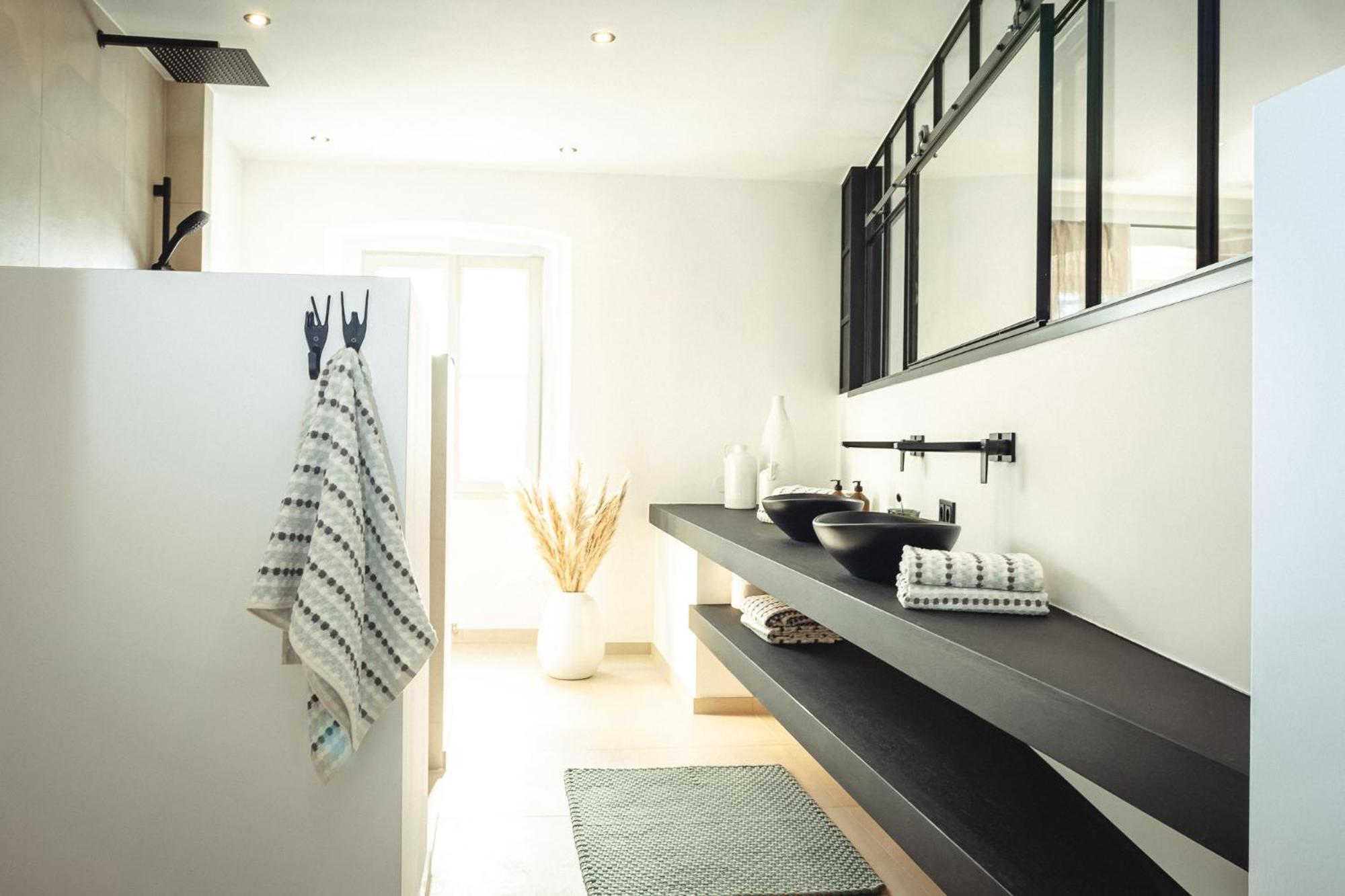 Large Double Room - Photo 10