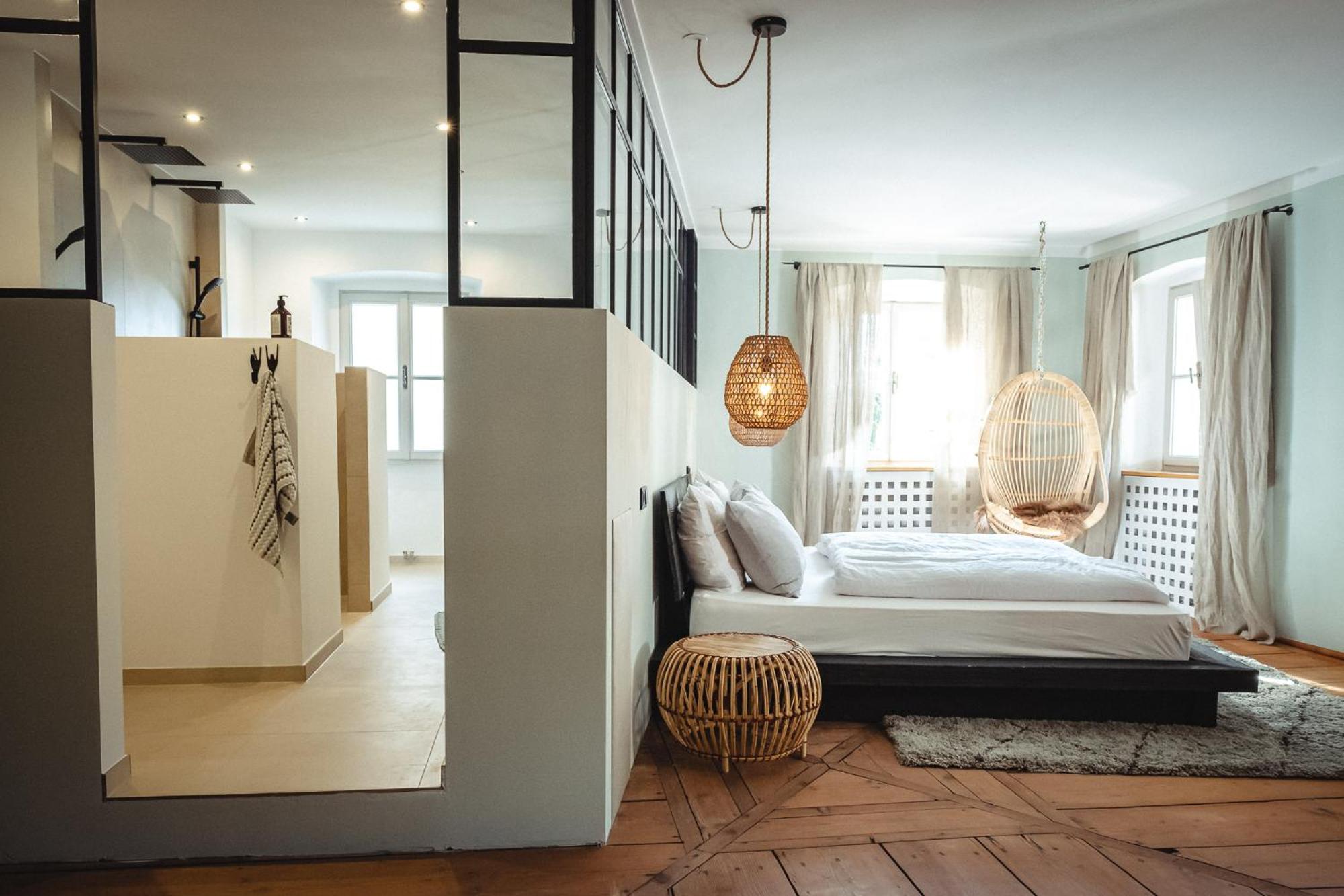 Large Double Room - Photo 9
