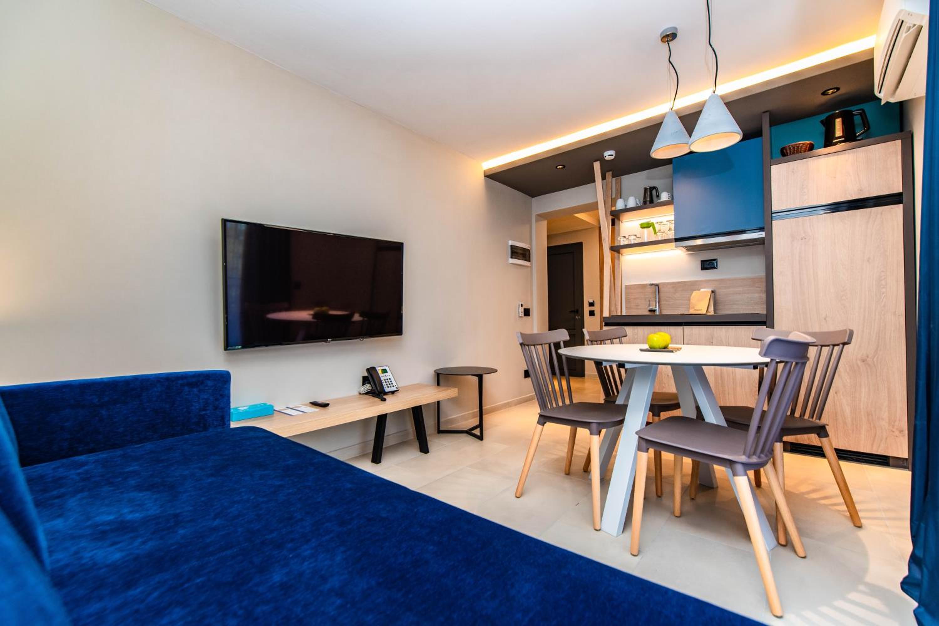 Studio Apartment photo 1