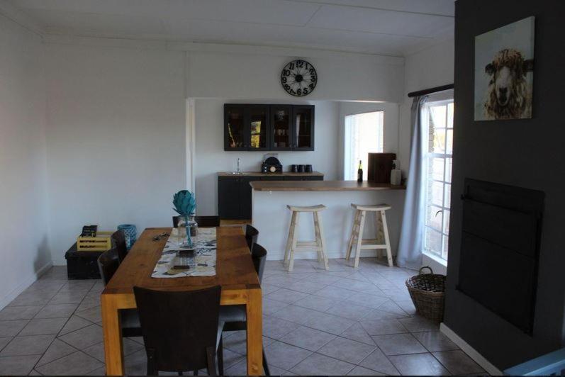 Three-Bedroom House photo 2