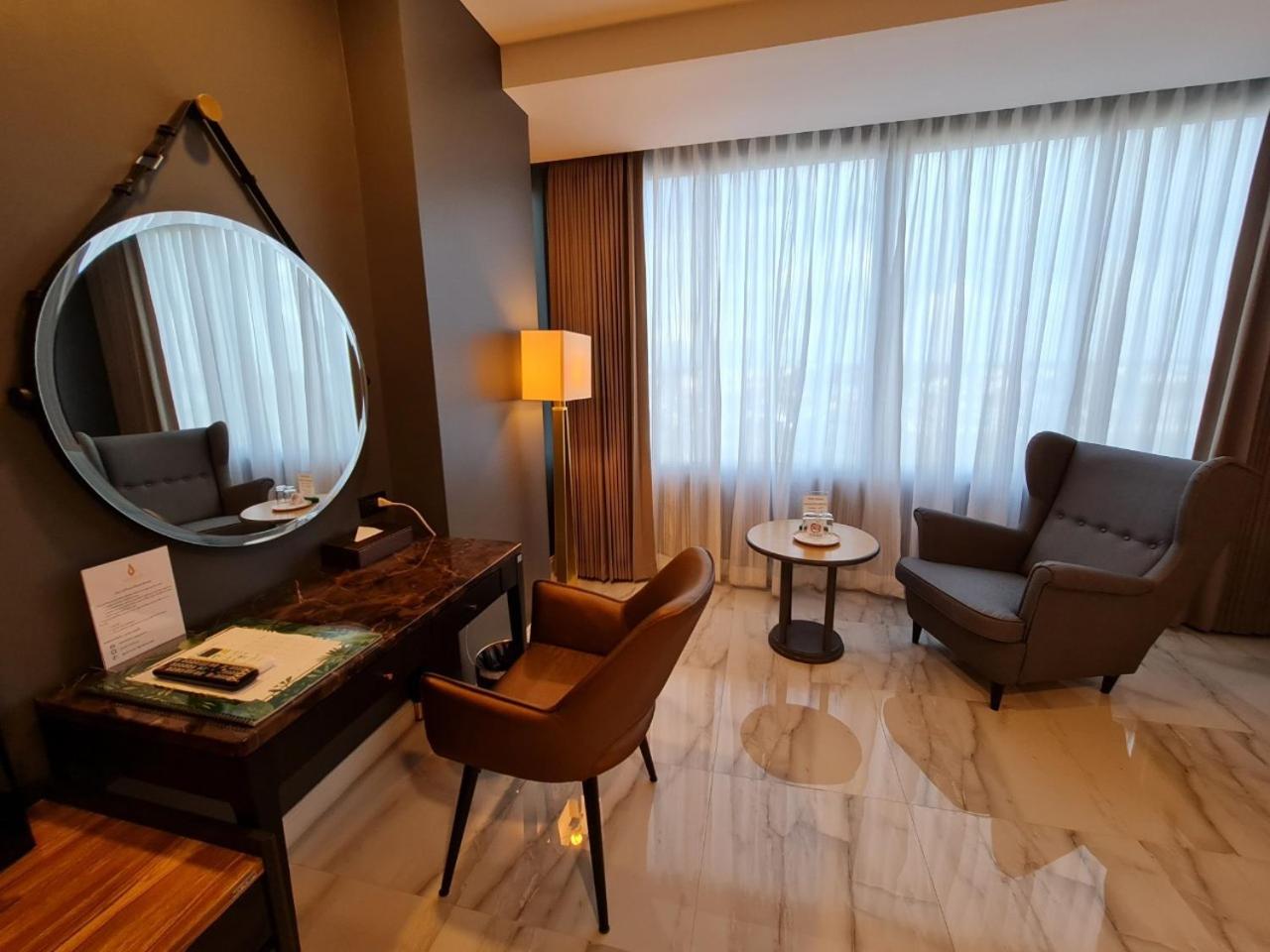 Deluxe King Room photo 2