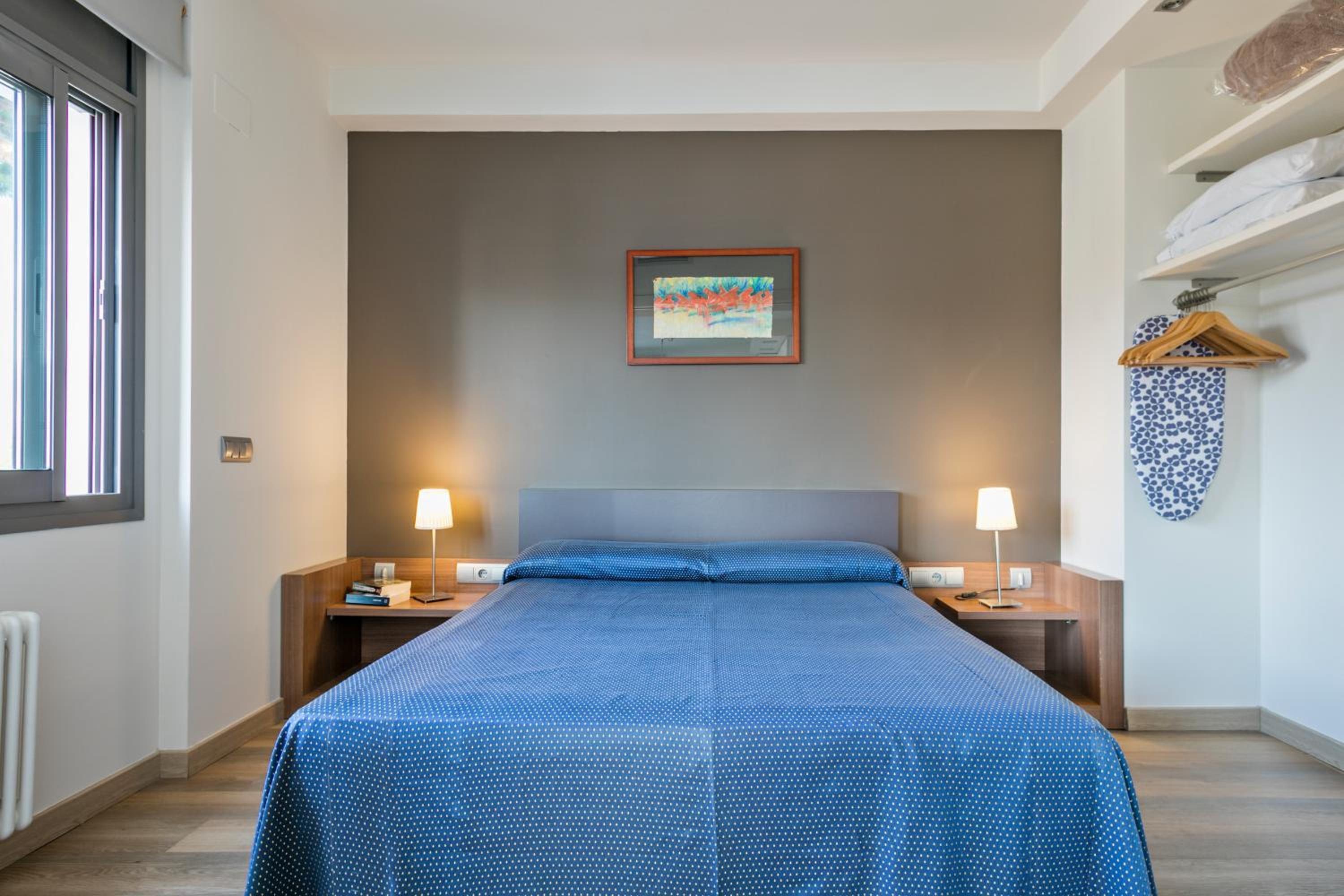 One-Bedroom Apartment with Mountain View photo 2