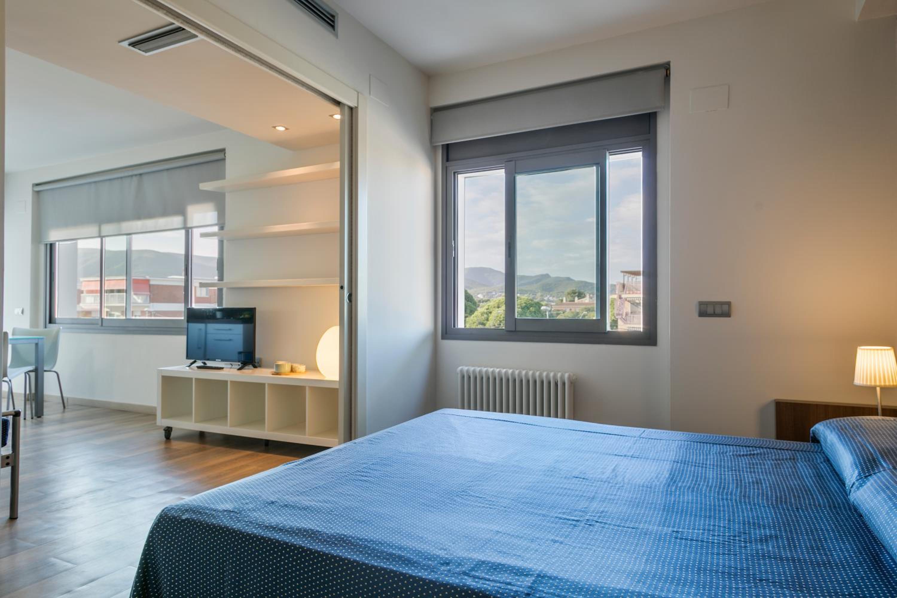 One-Bedroom Apartment with Mountain View photo 3