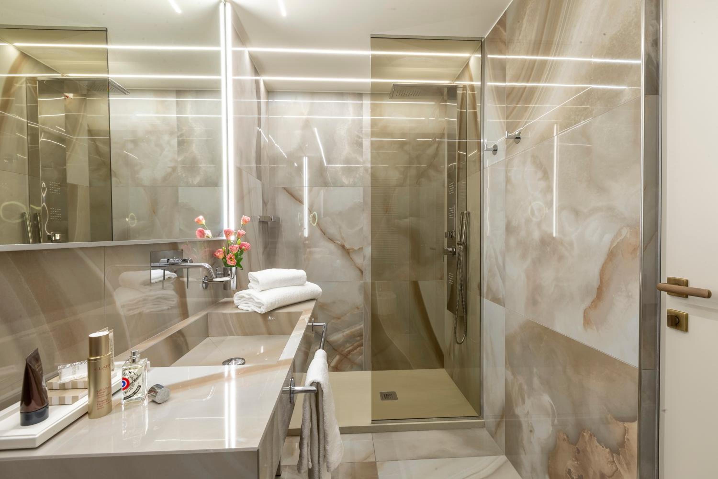 Deluxe Double or Twin Room - Photo 2