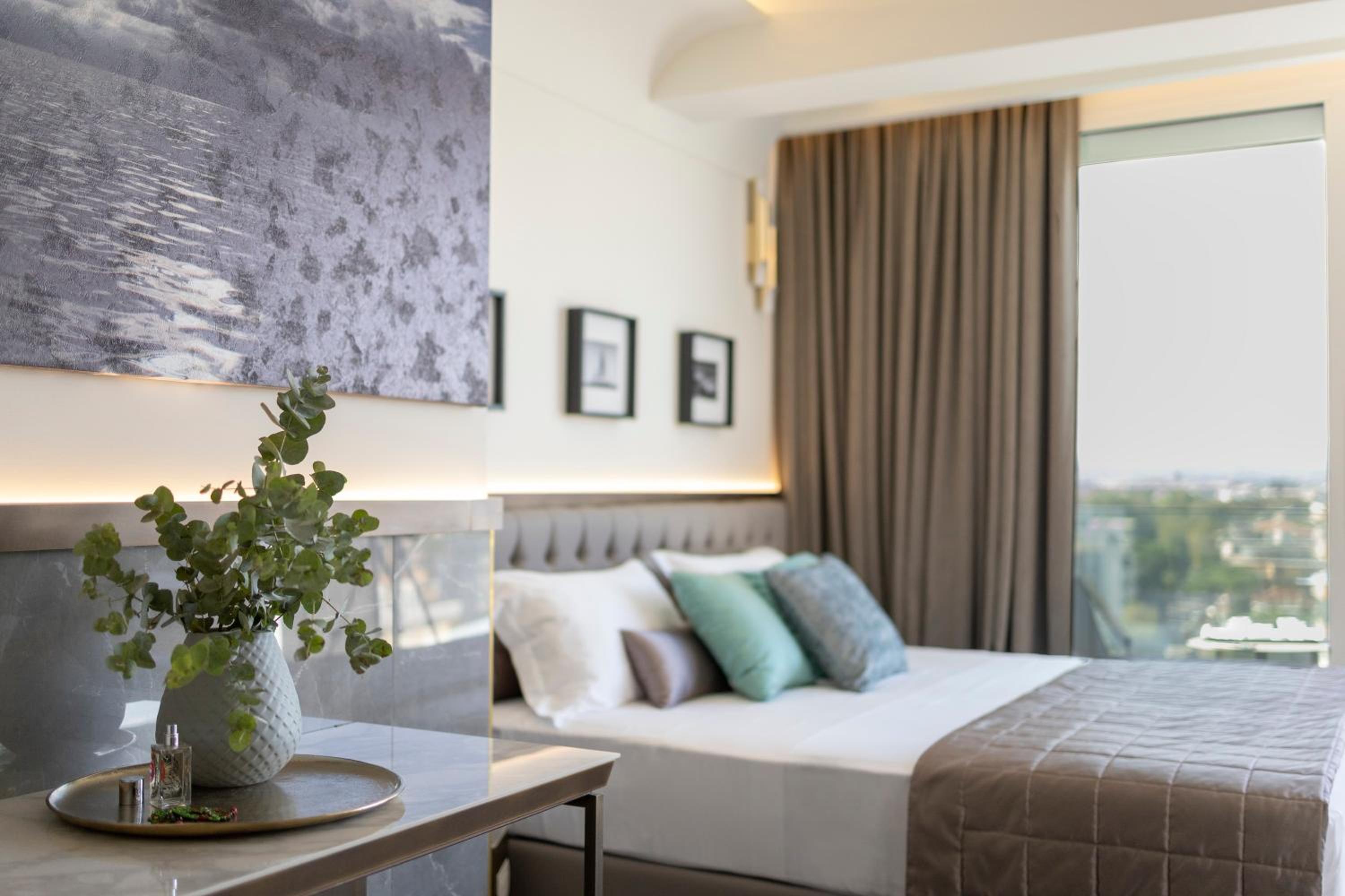 Deluxe Double or Twin Room - Photo 6