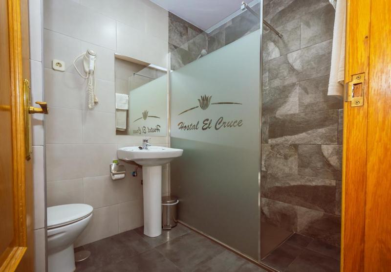Double Room with Extra Bed & Free Airport Shuttle  photo 3