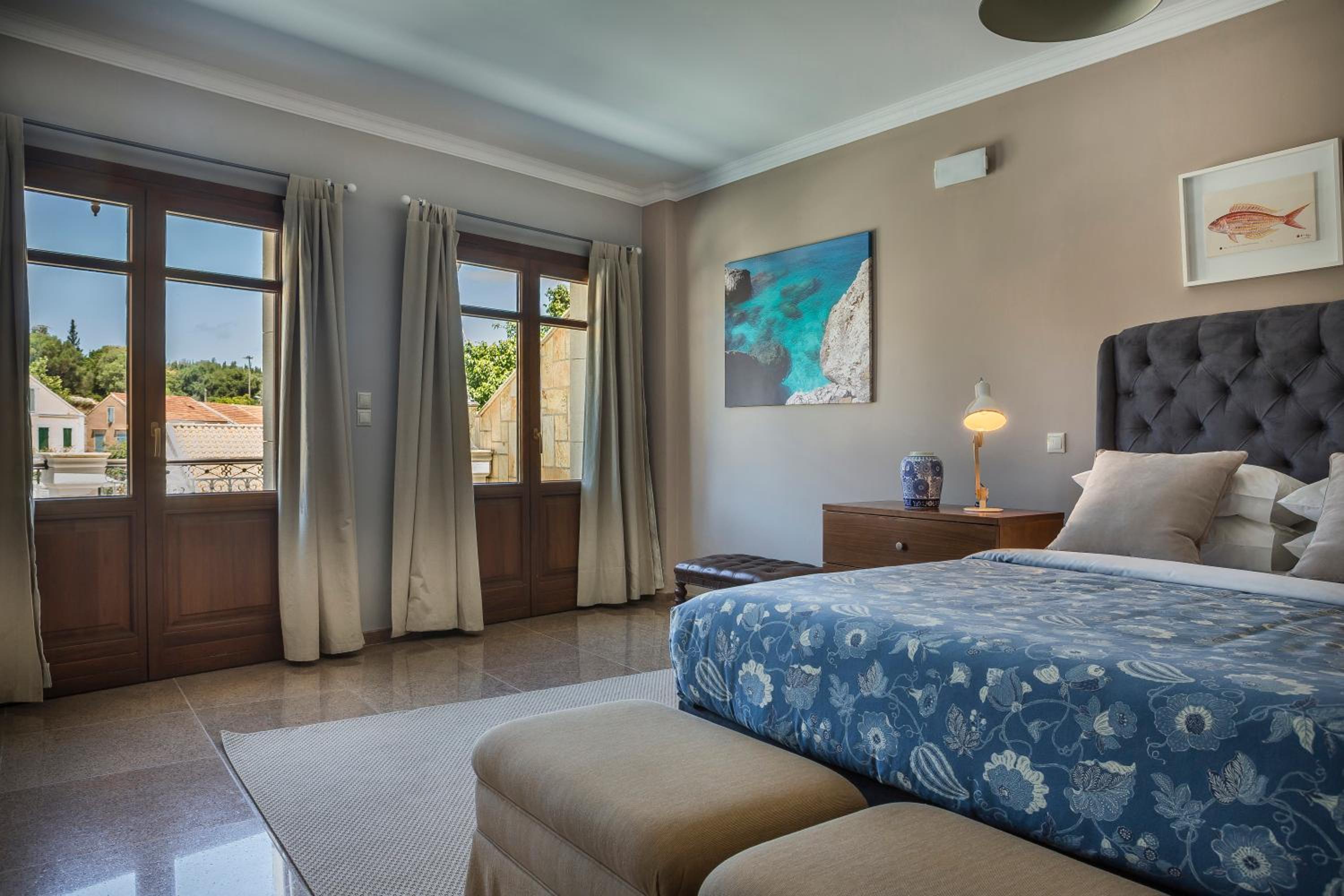 Deluxe Suite with Partial Harbor View - 111 photo 3