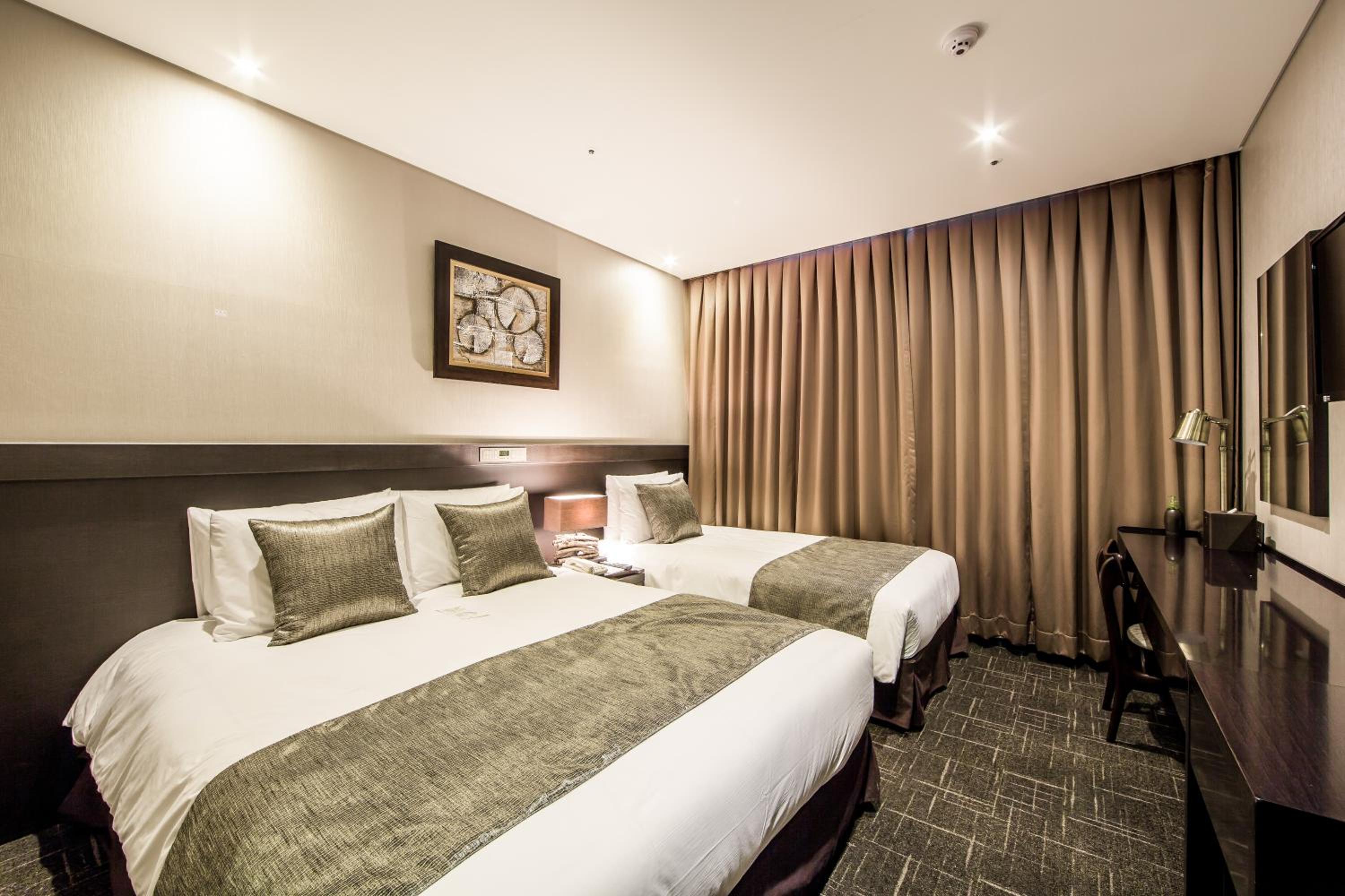 Deluxe Twin Room photo 3