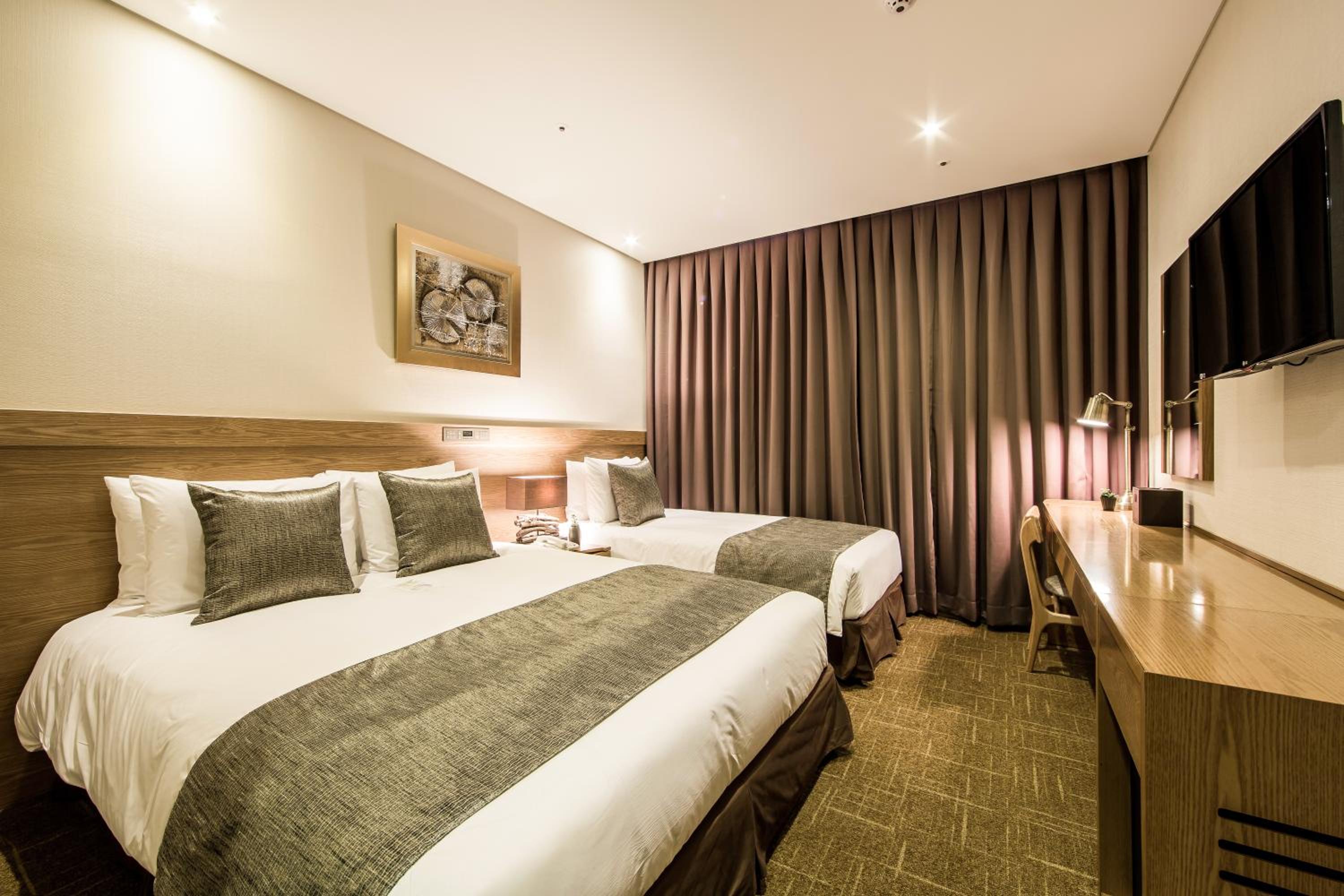 Deluxe Twin Room photo 2
