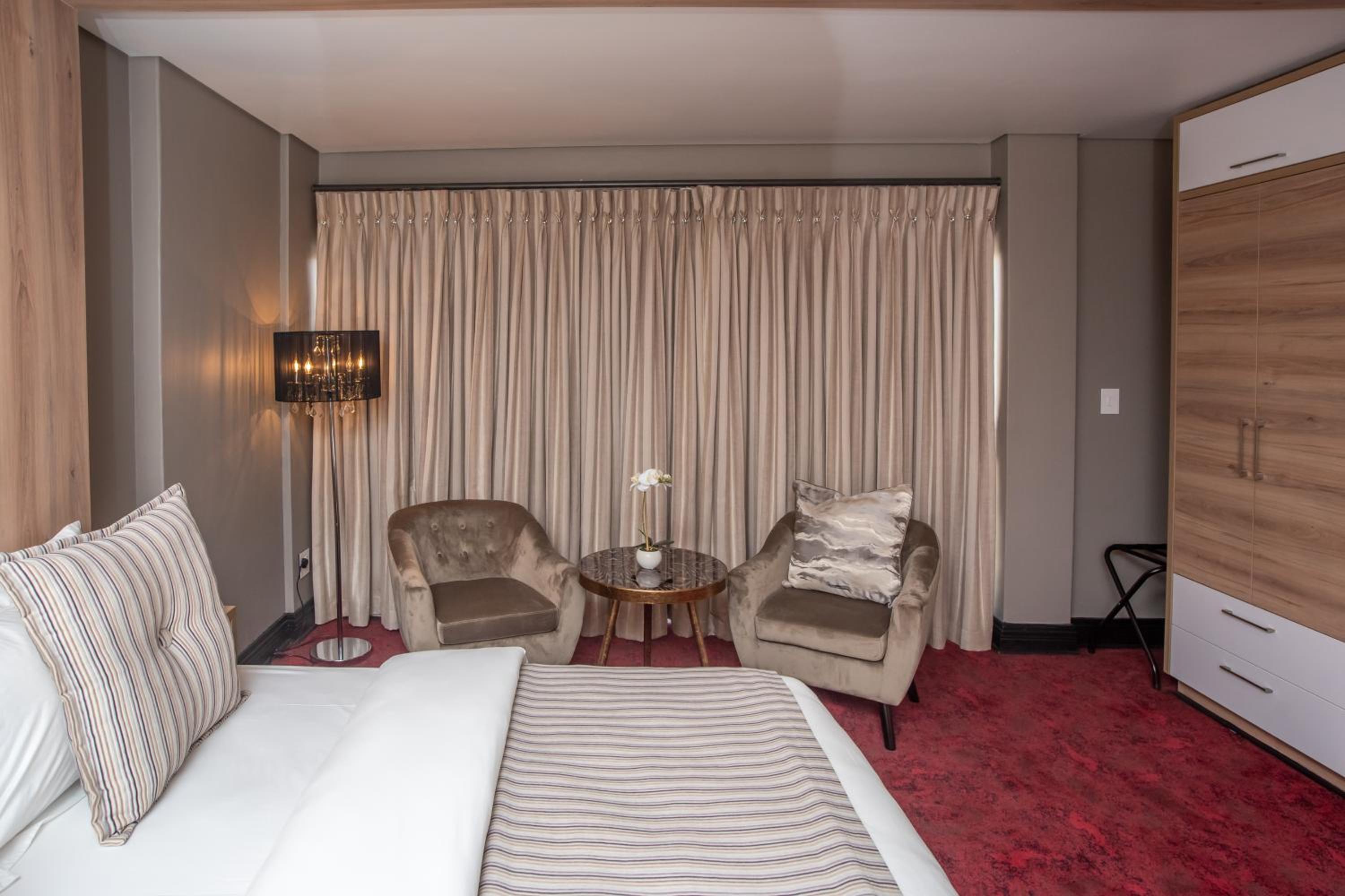 Deluxe King Room photo 2
