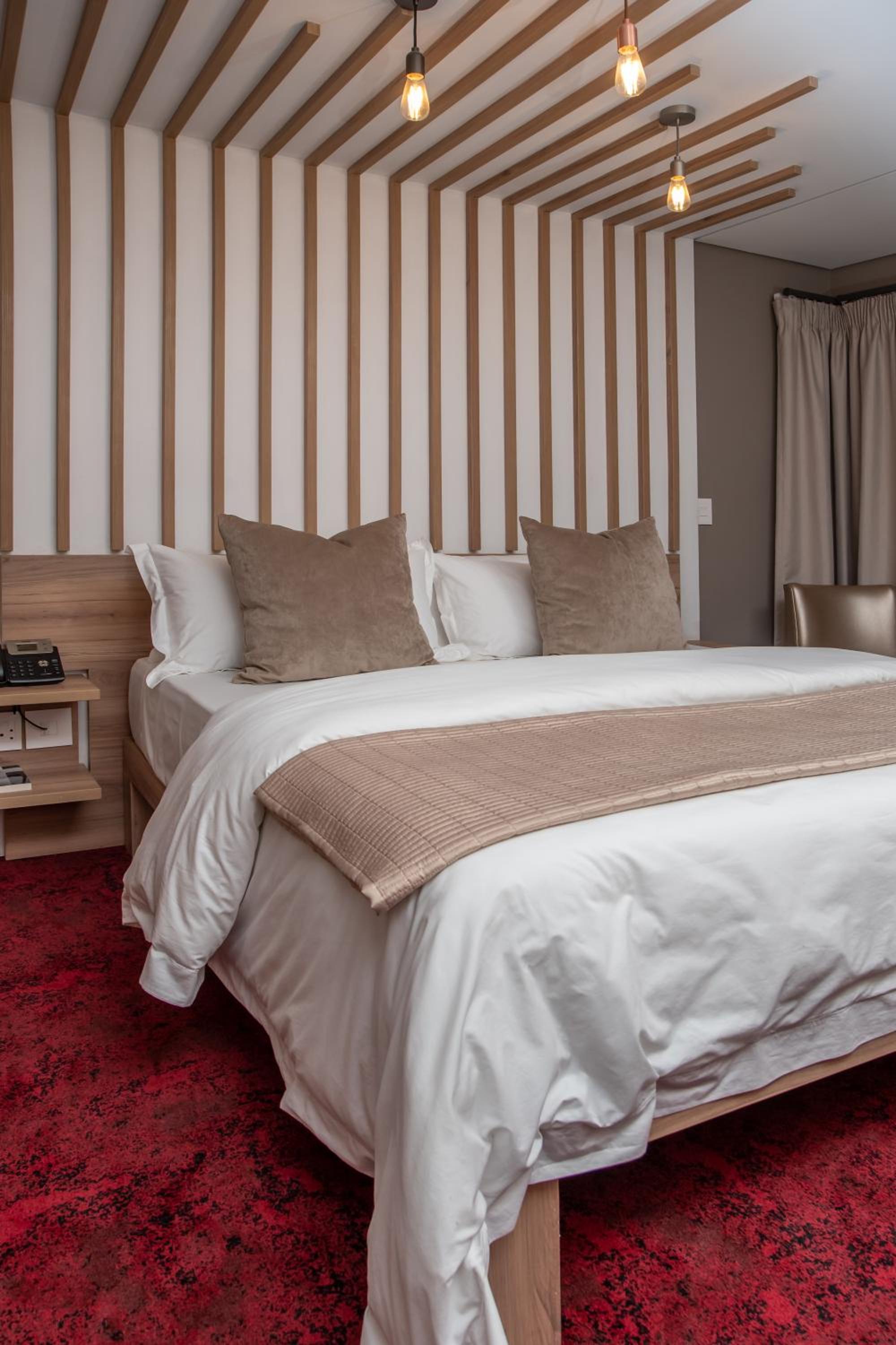 Deluxe King Room photo 1